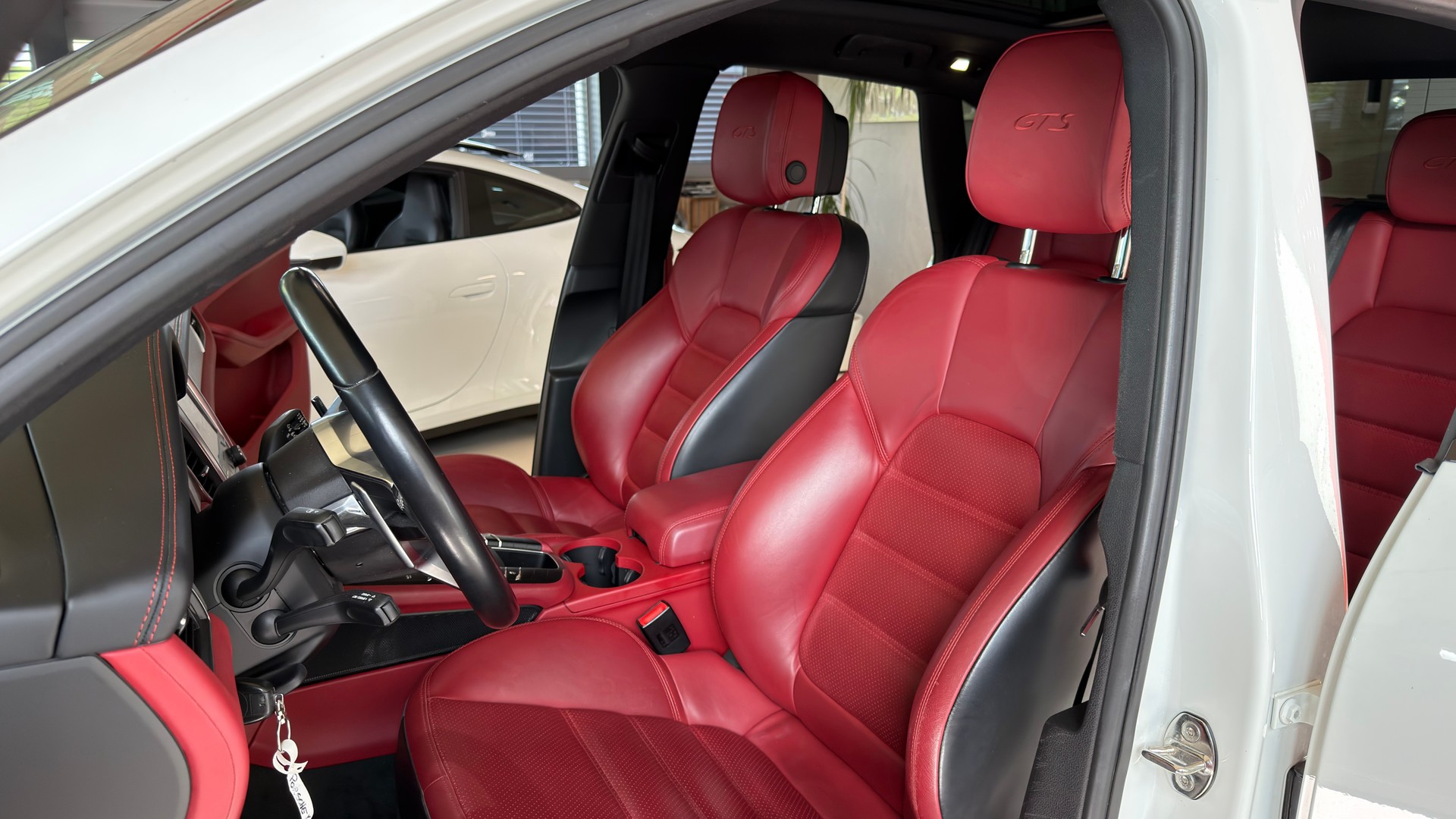 PORSCHE Macan GTS PDK-image-10
