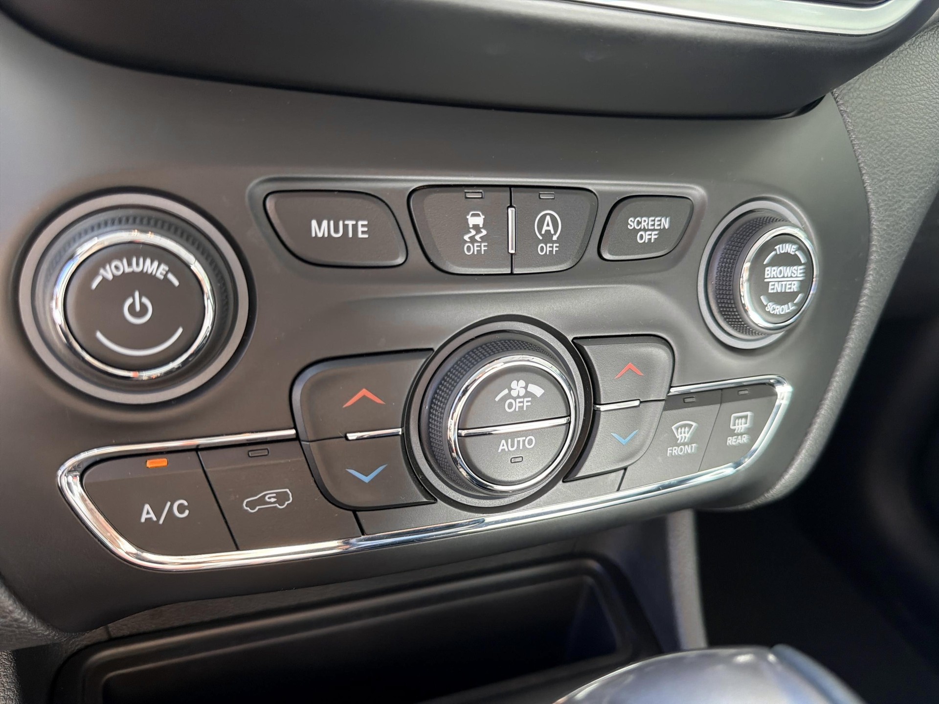 JEEP Cherokee 2.2MJ Overland-image-16