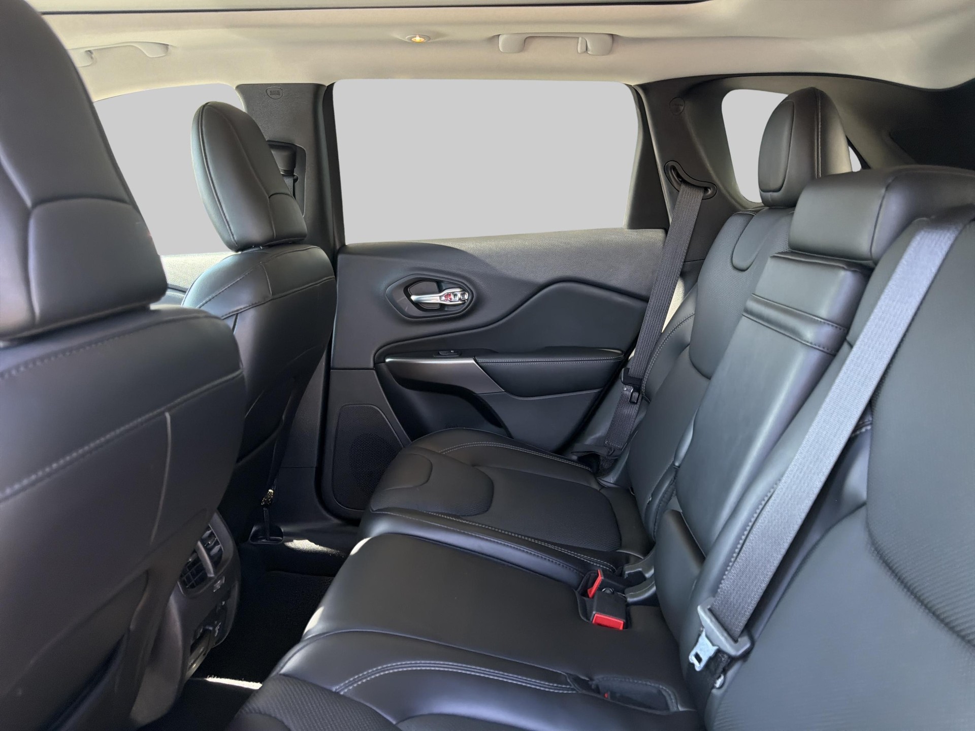 JEEP Cherokee 2.2MJ Overland-image-17