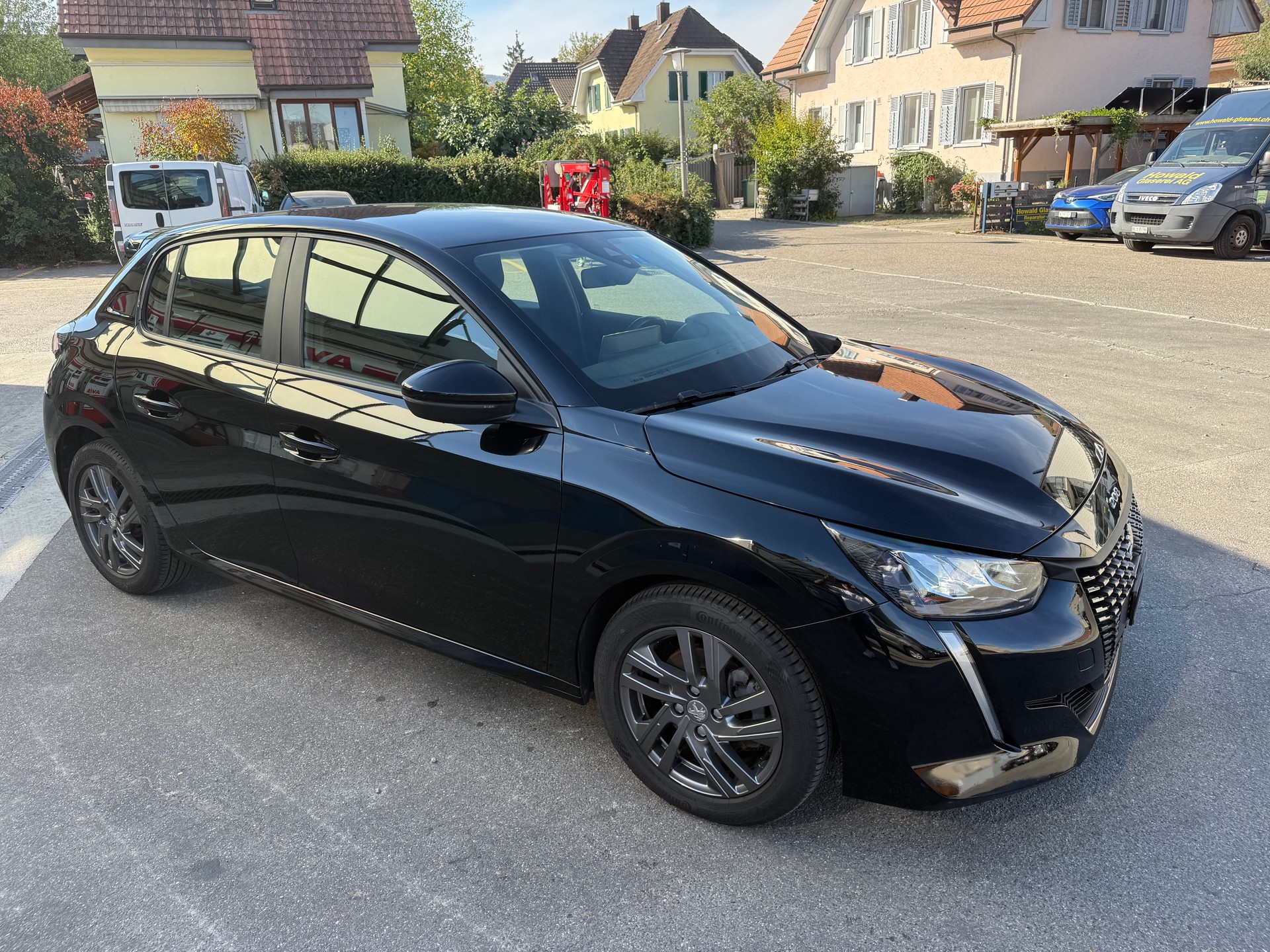 PEUGEOT 208 1.2 PureTech Active Pack EAT8-image-0