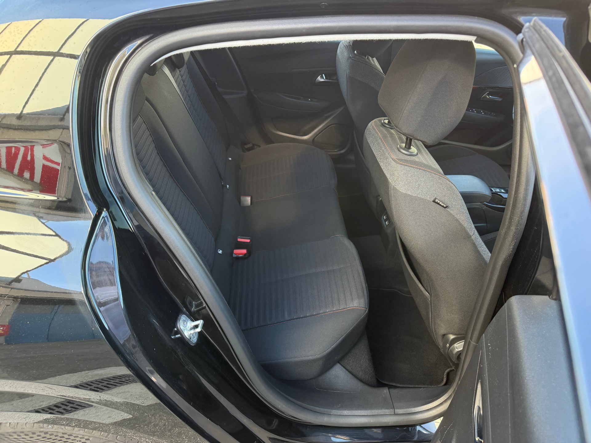 PEUGEOT 208 1.2 PureTech Active Pack EAT8-image-9