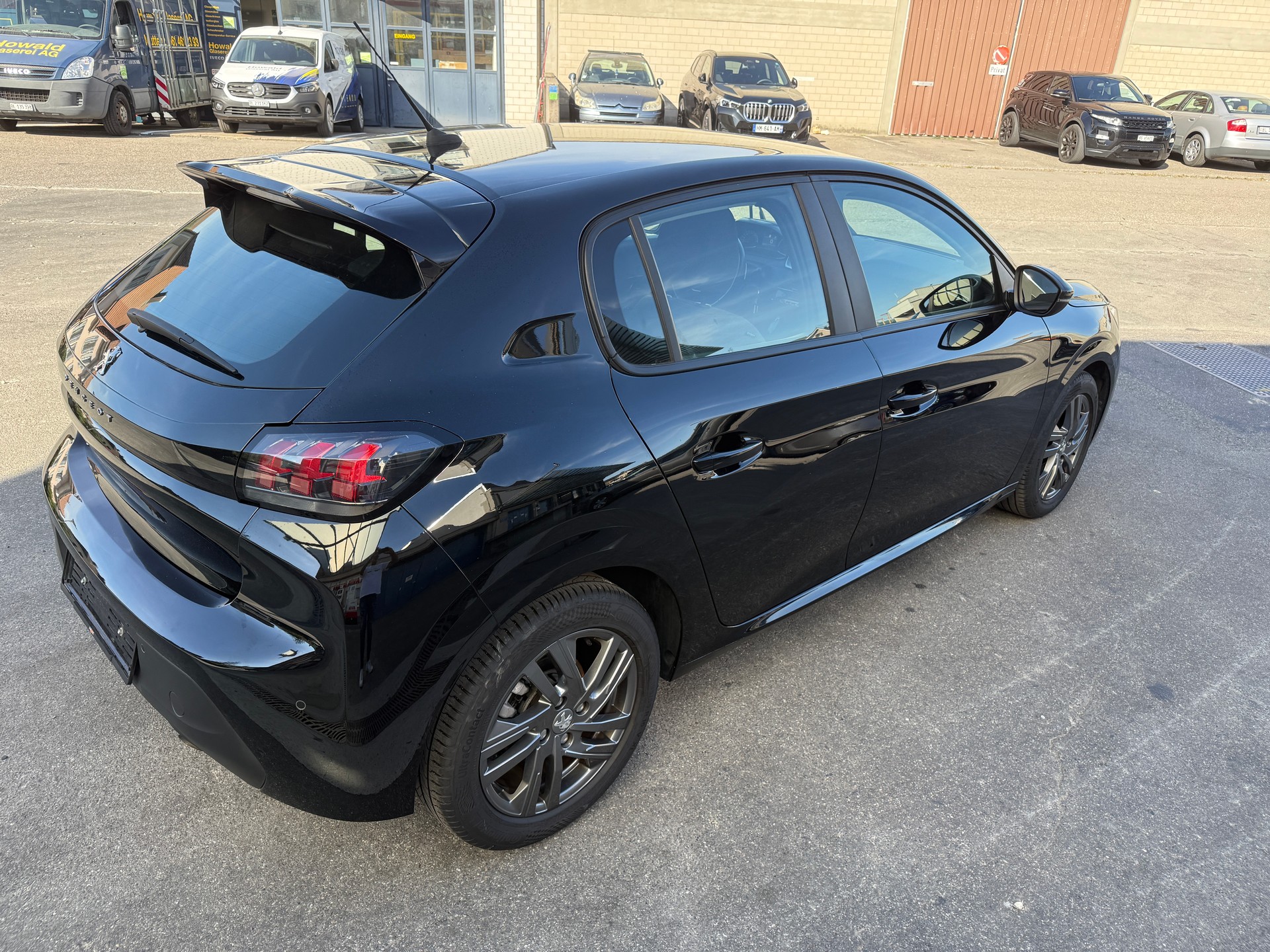 PEUGEOT 208 1.2 PureTech Active Pack EAT8-image-4