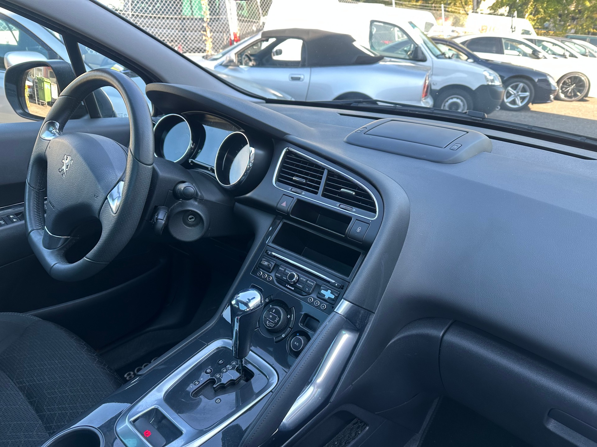 PEUGEOT 3008 2.0 HDI Business Tiptronic-image-6