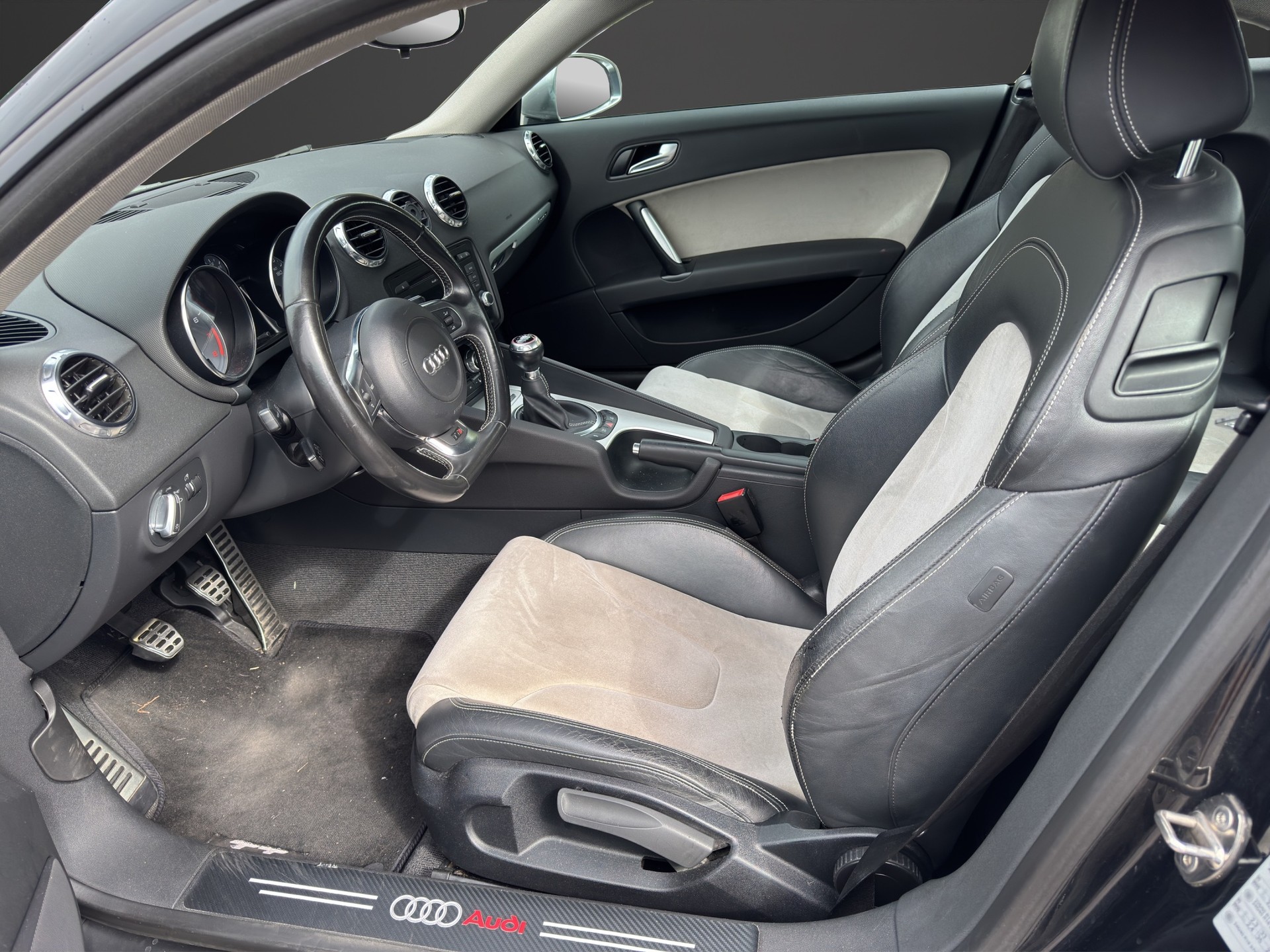 AUDI TTS Coupé 2.0 TFSI quattro-image-13