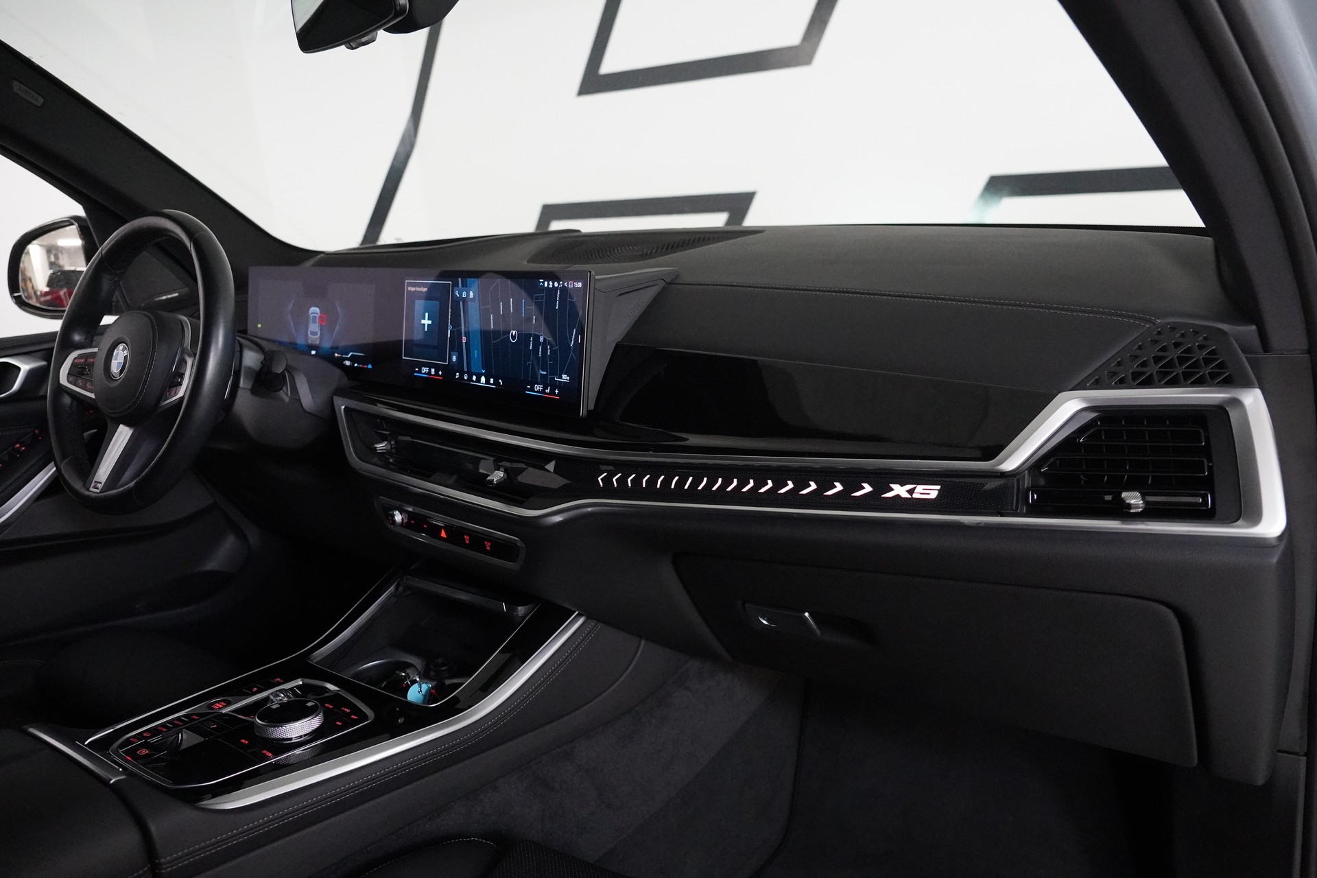 BMW X5 xDrive 48V 30d M Sport Pro Steptronic-image-16