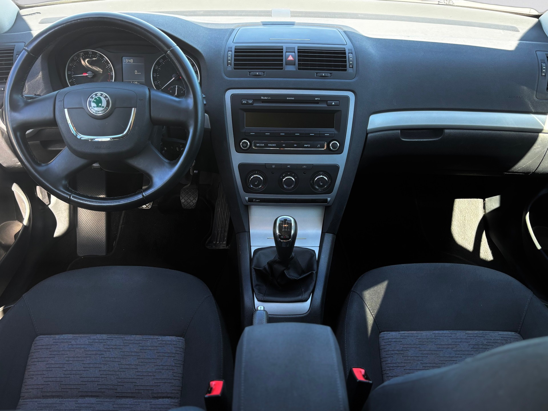 SKODA Octavia Combi 2.0 TDI Twenty20 4x4-image-6