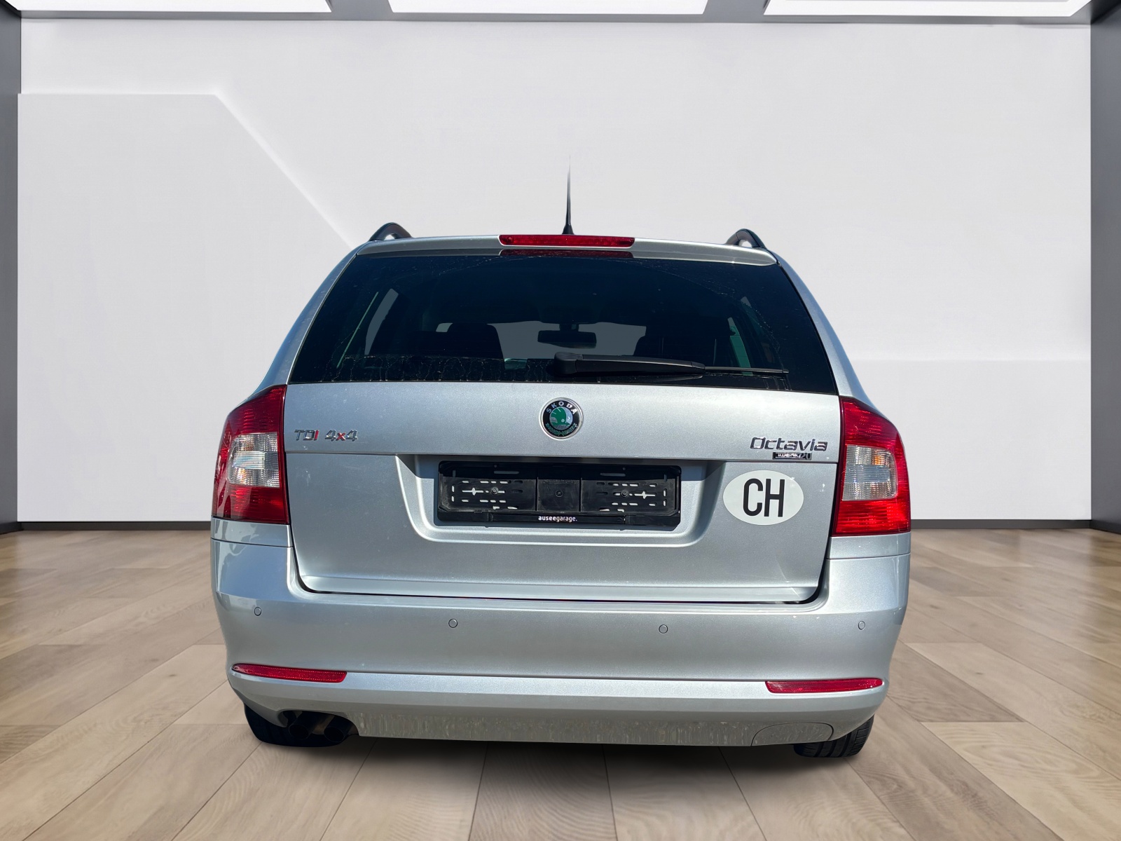 SKODA Octavia Combi 2.0 TDI Twenty20 4x4-image-4