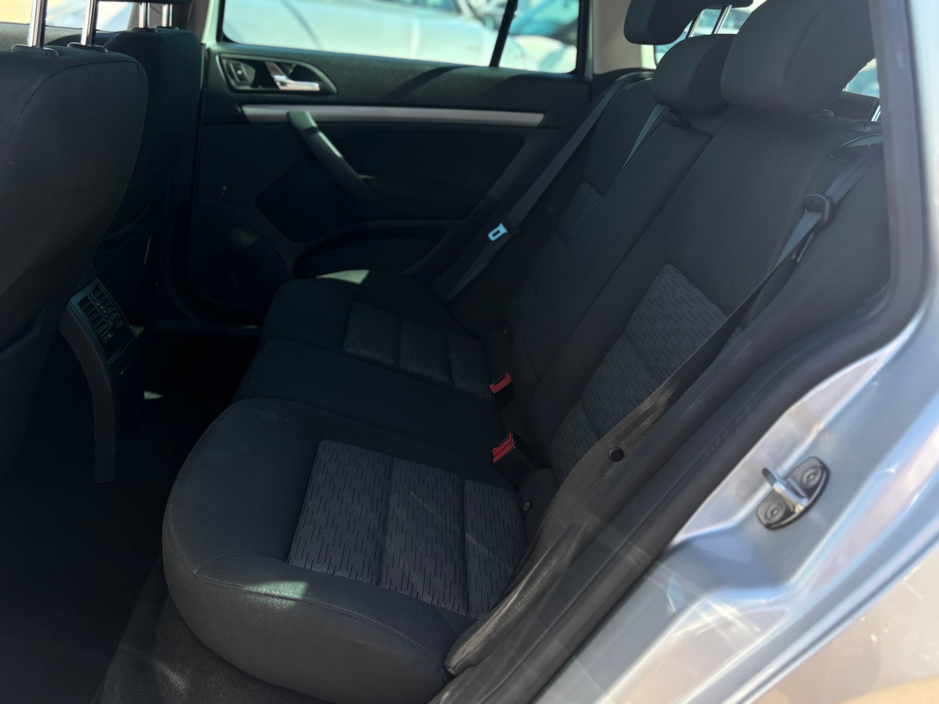 SKODA Octavia Combi 2.0 TDI Twenty20 4x4-image-9