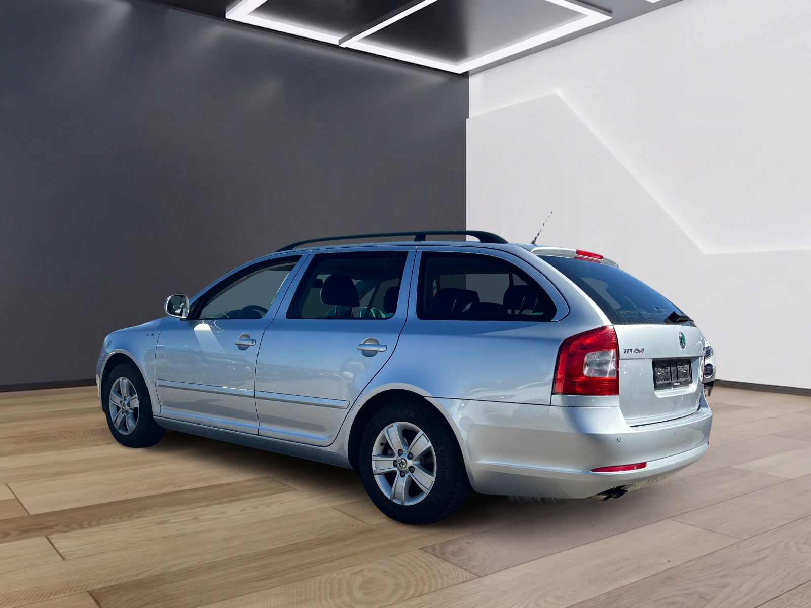 SKODA Octavia Combi 2.0 TDI Twenty20 4x4-image-5