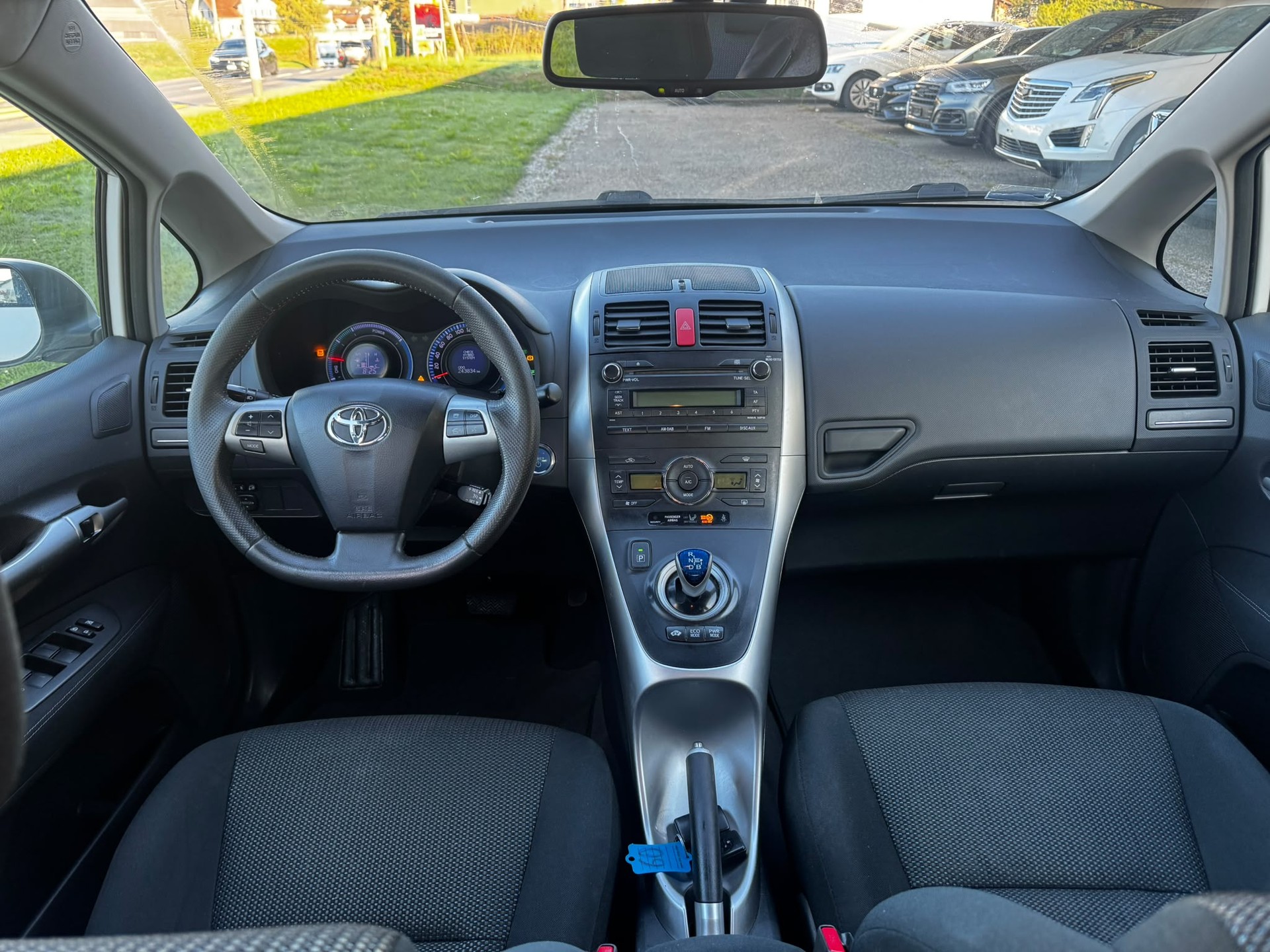 TOYOTA Auris 1.8 16V HSD Linea Sol-image-8