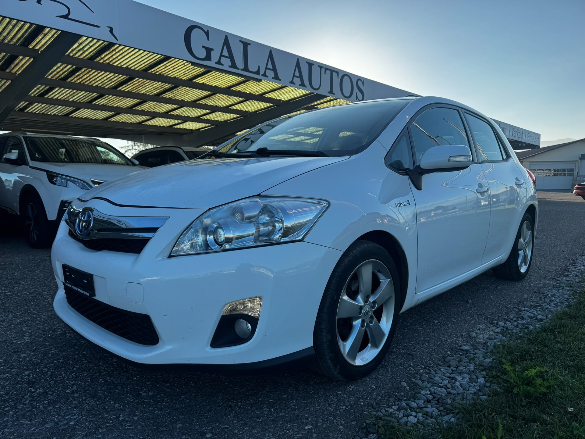 TOYOTA Auris 1.8 16V HSD Linea Sol-image-0