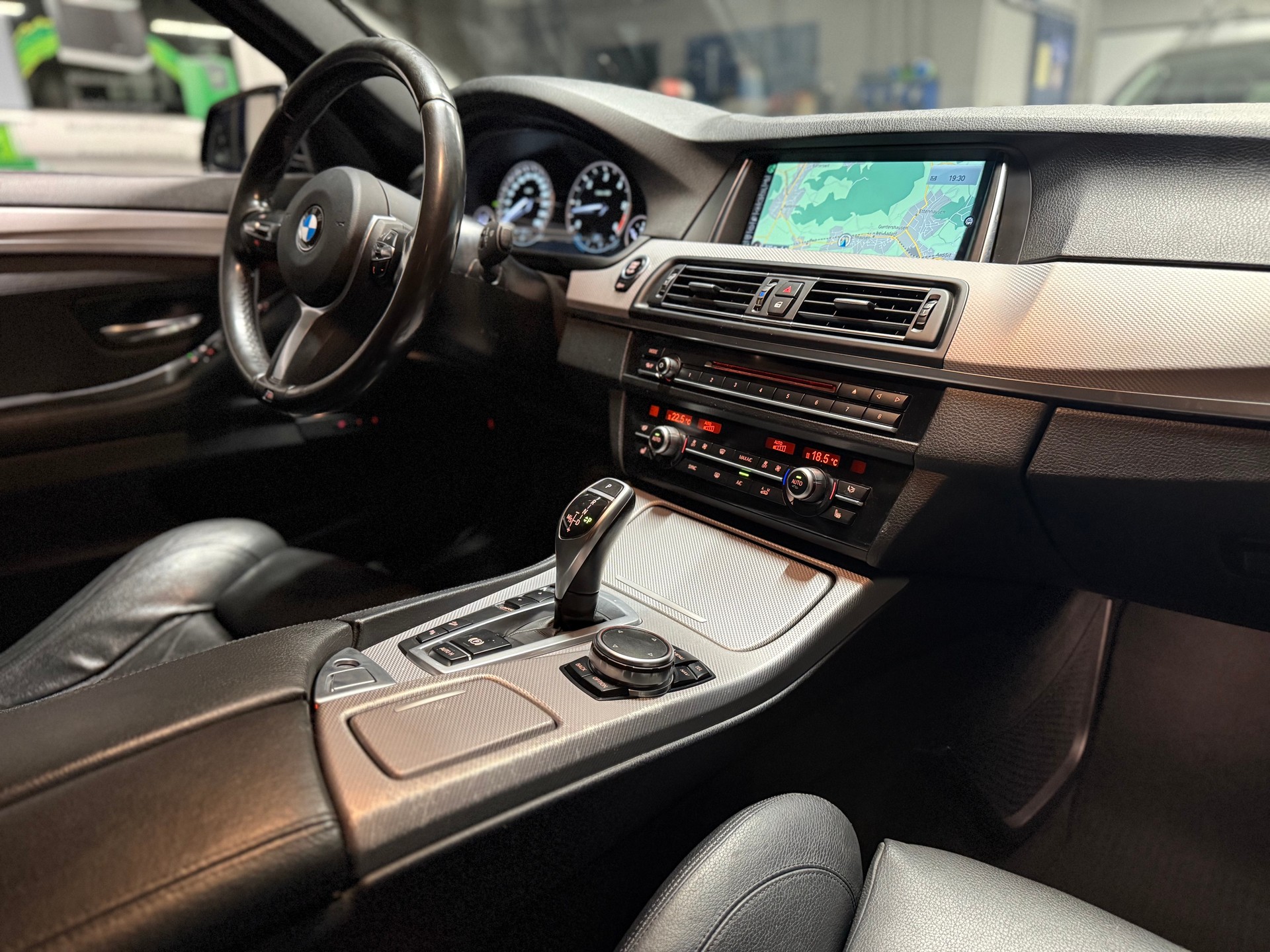 BMW 530d Touring xDrive M Sport Steptronic-image-6
