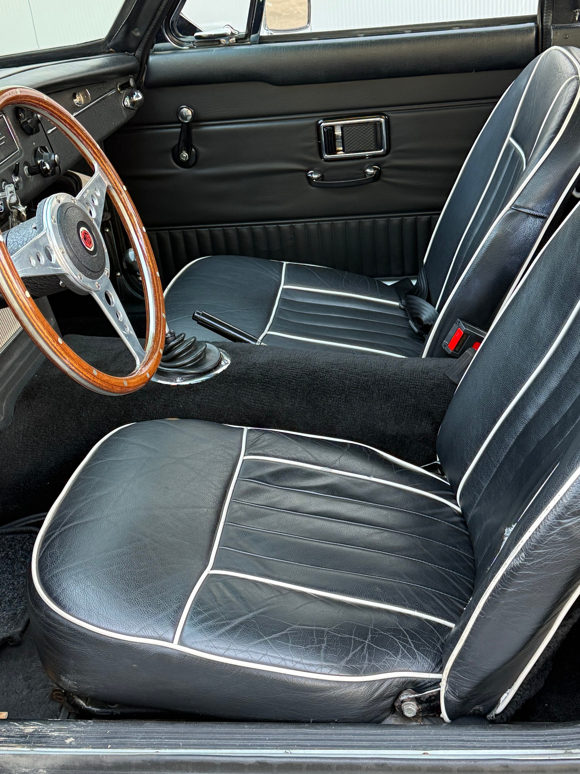 MG MGB GT-image-6