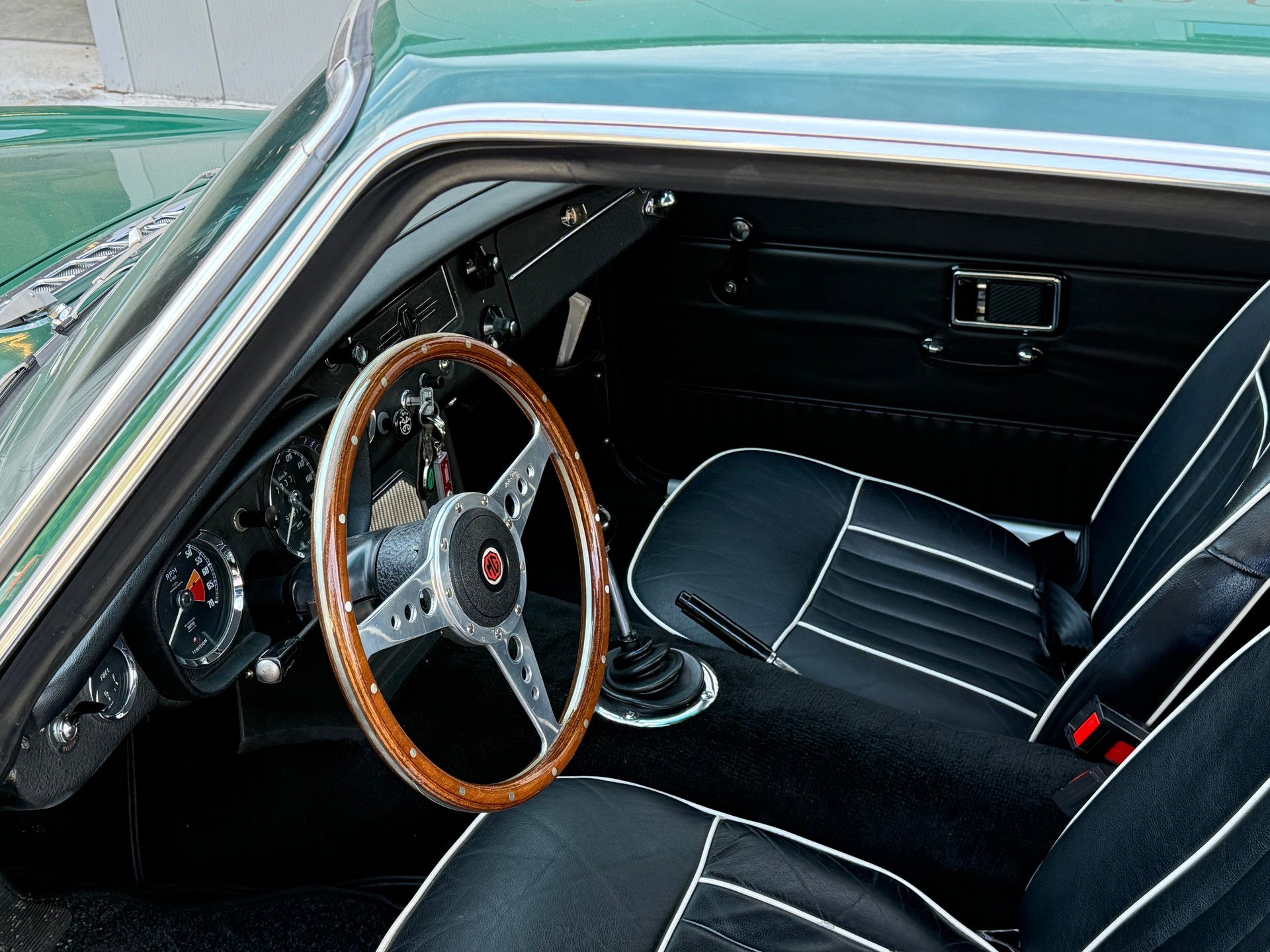 MG MGB GT-image-5