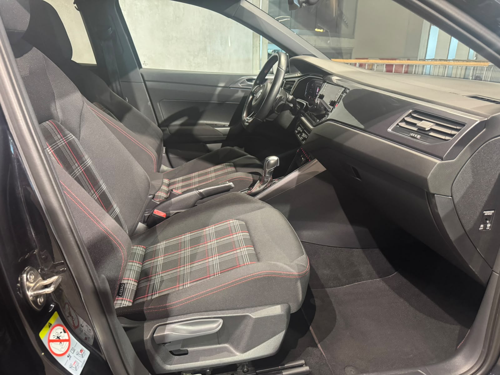 VW Polo 2.0 TSI GTI DSG (CH)-image-3