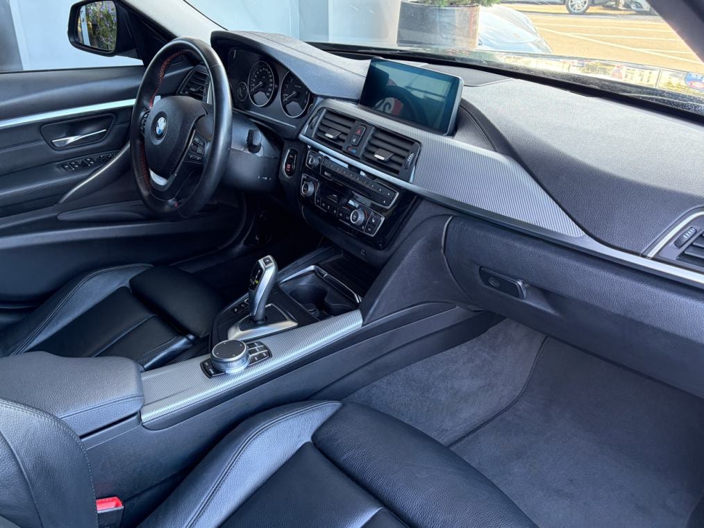 BMW 330i xDrive Touring Edition Sport Line Steptronic-image-9