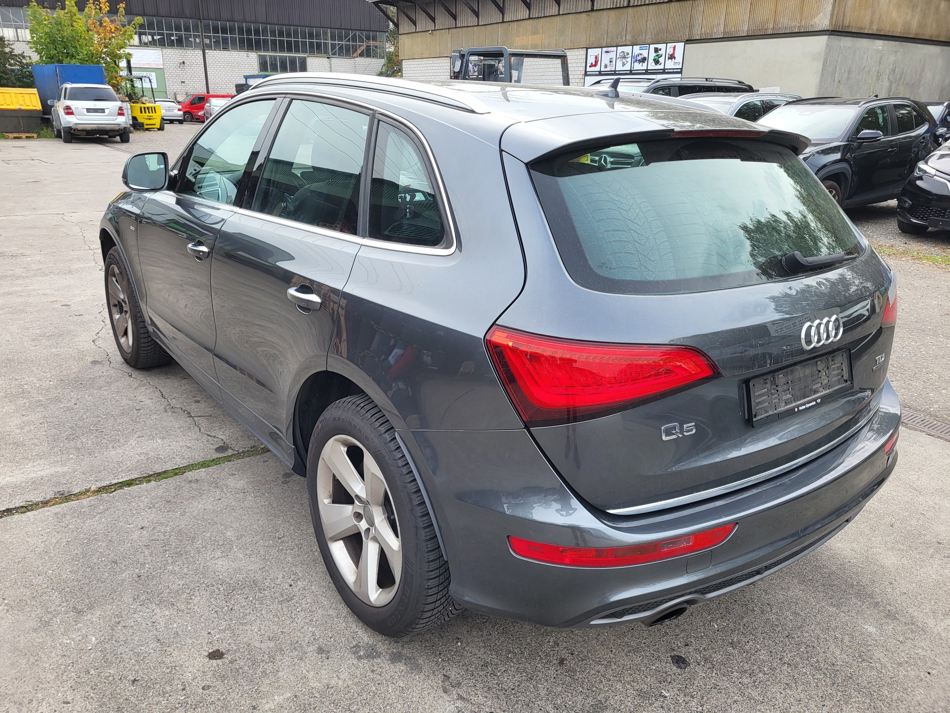 AUDI Q5 2.0 TDI quattro S-tronic-image-1