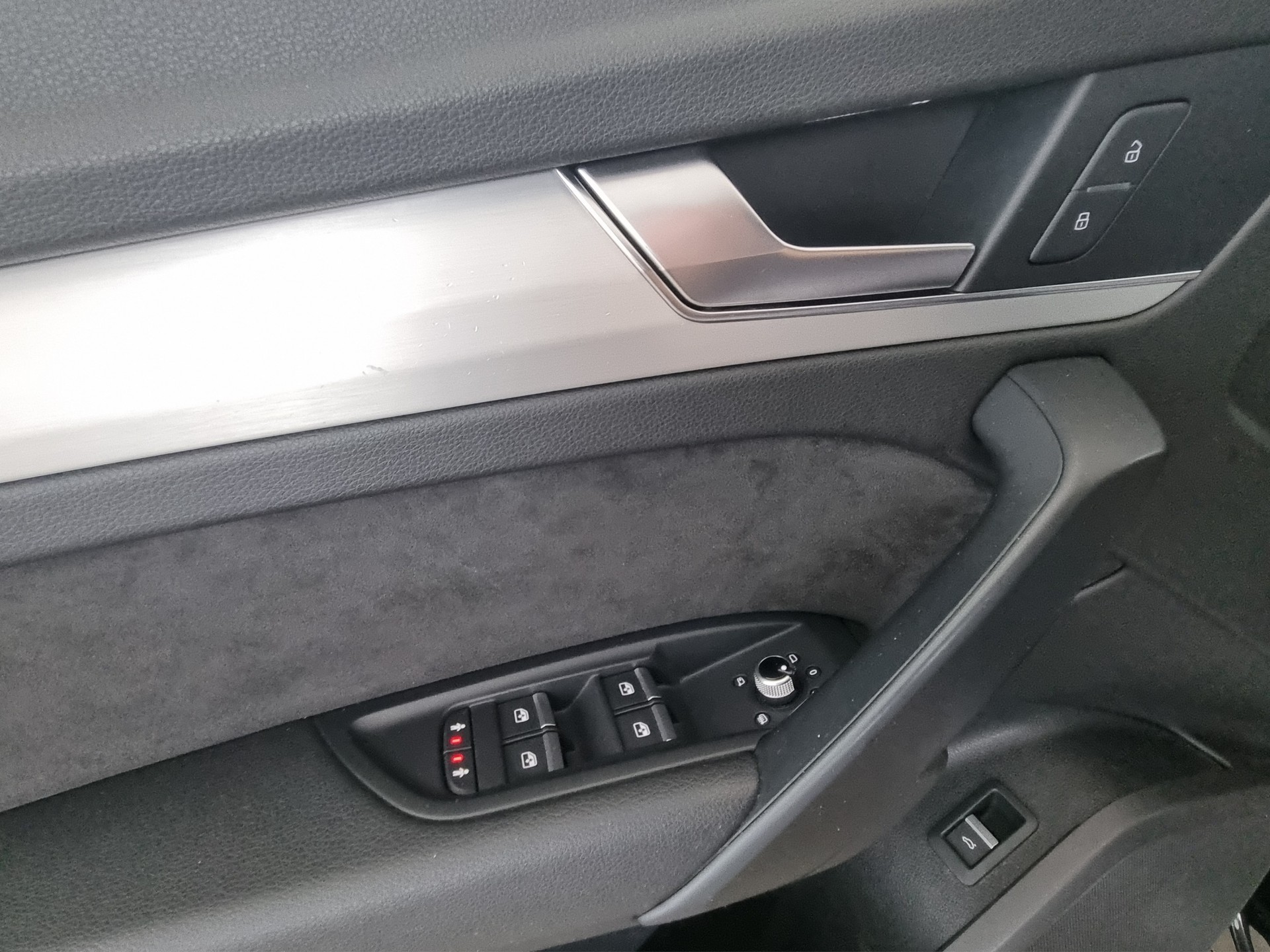 AUDI Q5 2.0 TFSI quattro S-Tronic-image-11