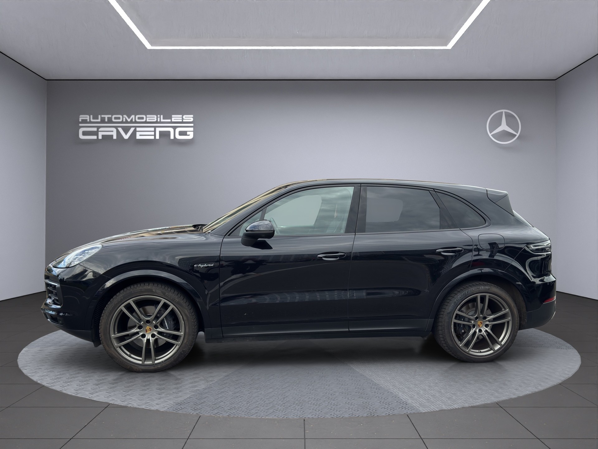 PORSCHE Cayenne E-Hybrid-showroom-element-1
