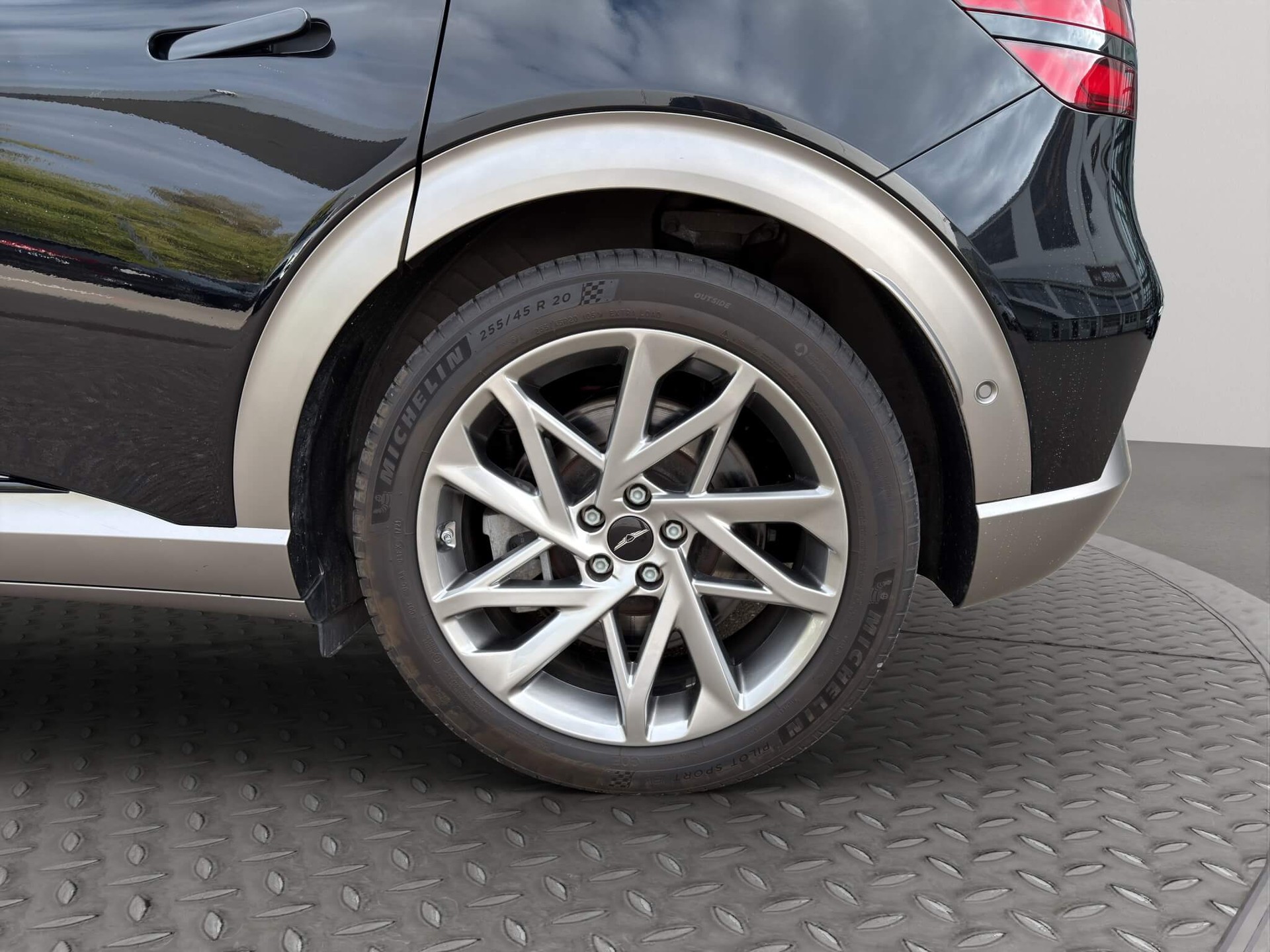 GENESIS GV60 Dual Motor Sport AWD-image-5