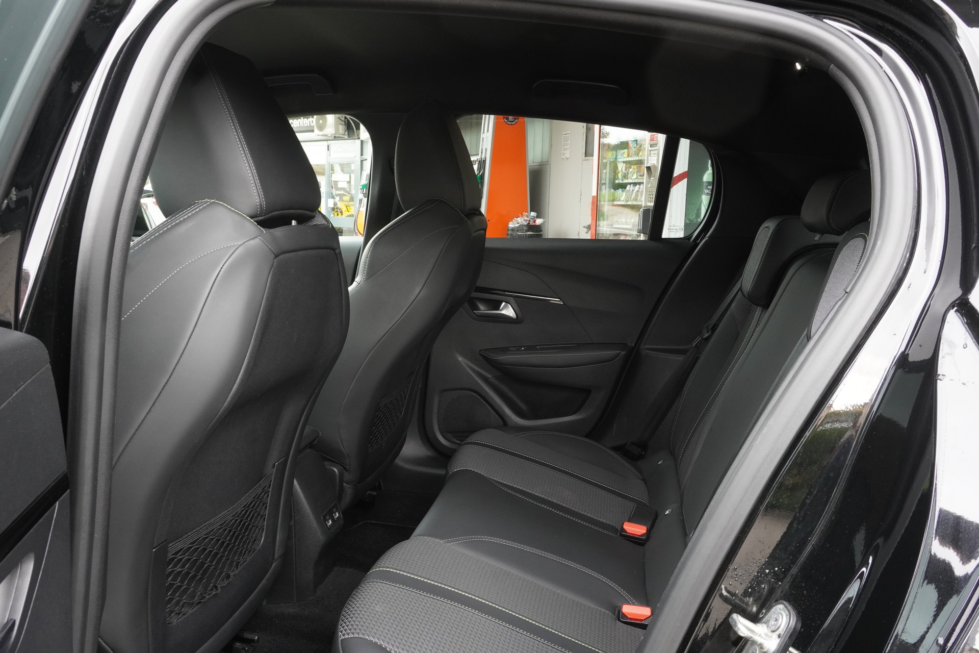 PEUGEOT 208 1.2 PureTech GT Line EAT8-image-12