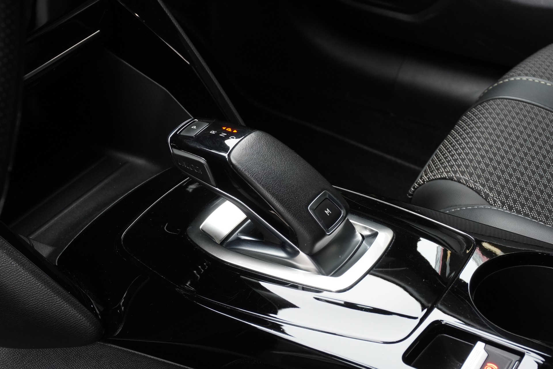 PEUGEOT 208 1.2 PureTech GT Line EAT8-image-11