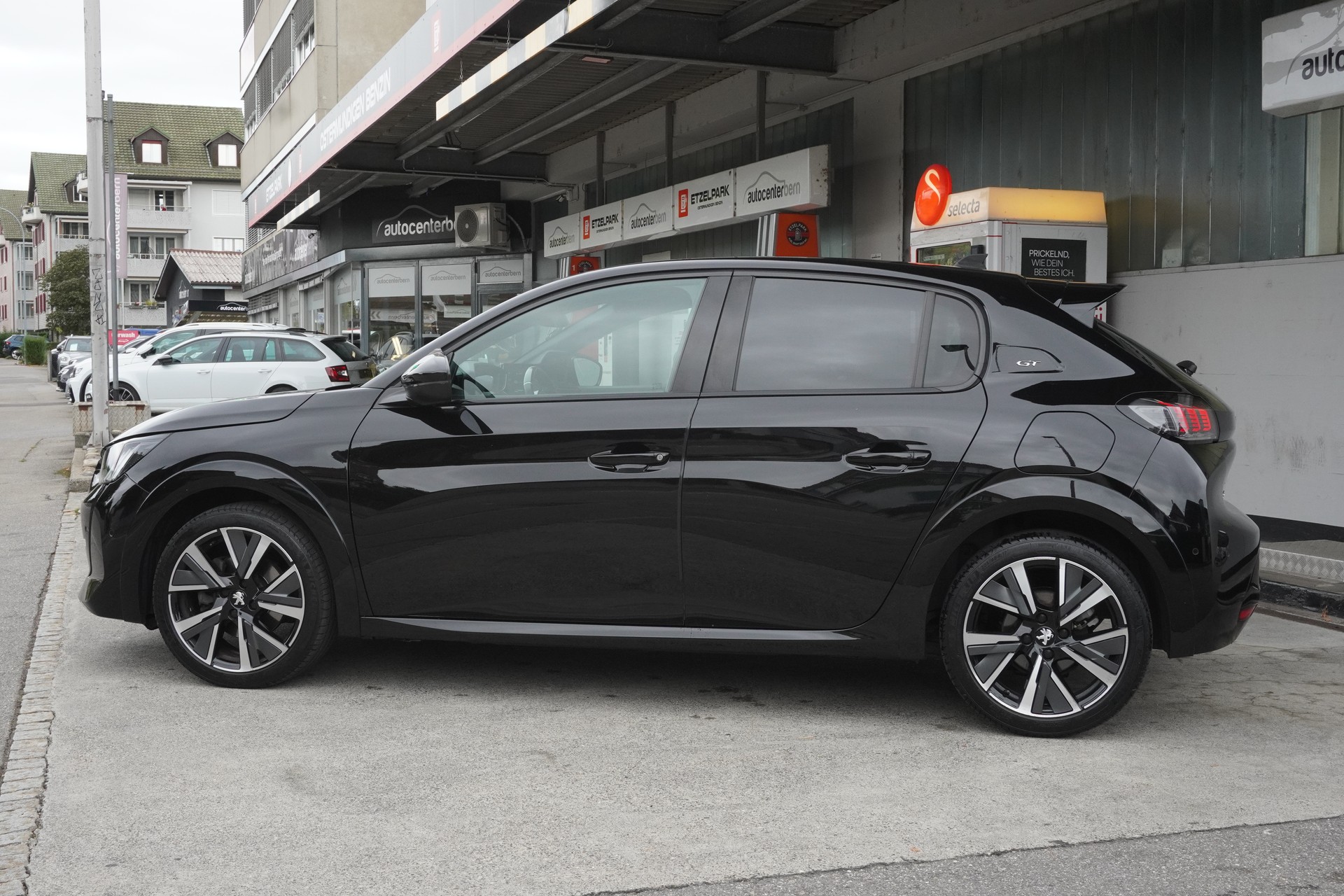 PEUGEOT 208 1.2 PureTech GT Line EAT8-image-6
