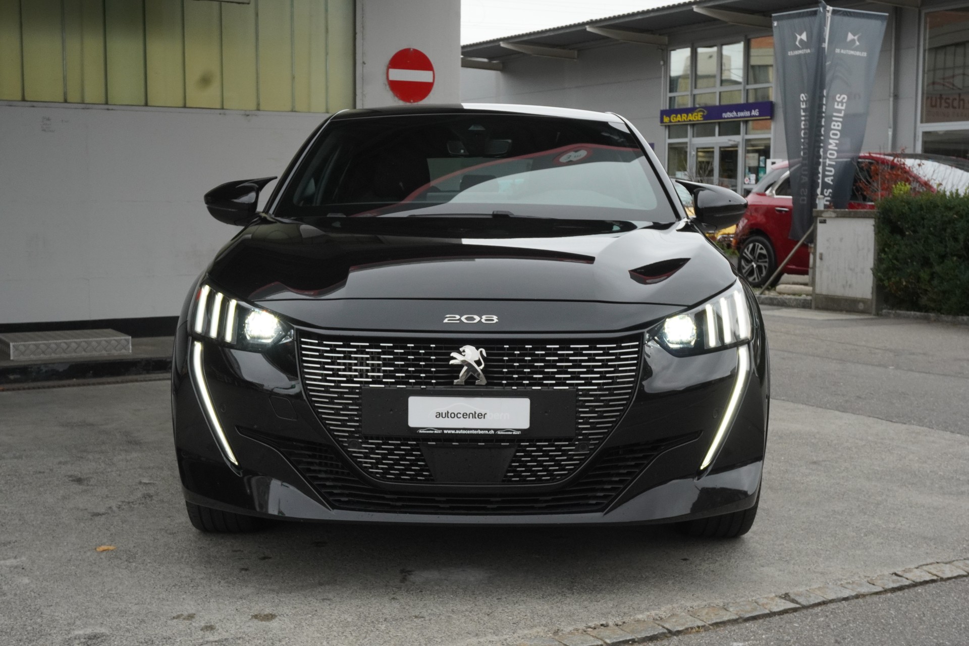 PEUGEOT 208 1.2 PureTech GT Line EAT8-image-2