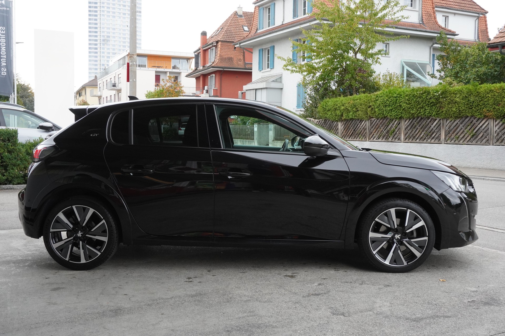 PEUGEOT 208 1.2 PureTech GT Line EAT8-image-3