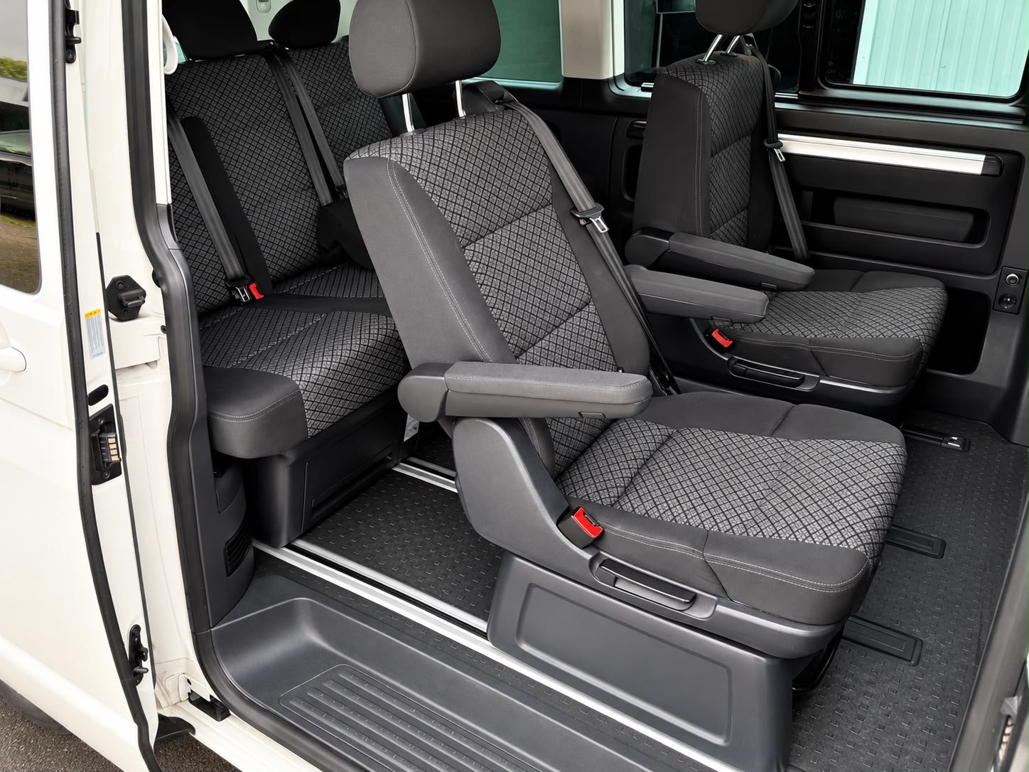 VW T6.1 California 2.0 TDI Beach Edition Liberty 4Motion DSG-image-13