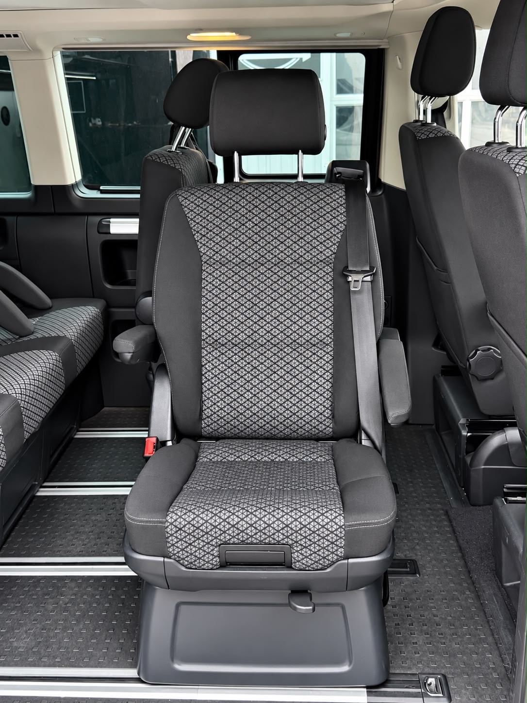 VW T6.1 California 2.0 TDI Beach Edition Liberty 4Motion DSG-image-14