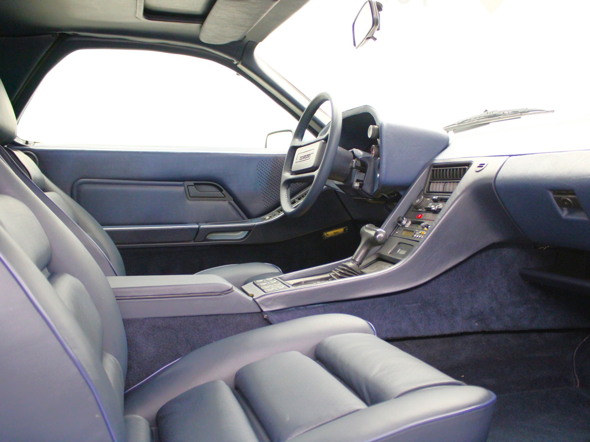 PORSCHE 928 S-image-6