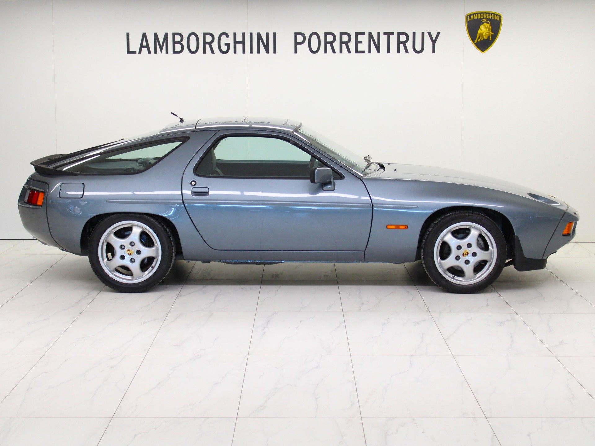 PORSCHE 928 S-image-1
