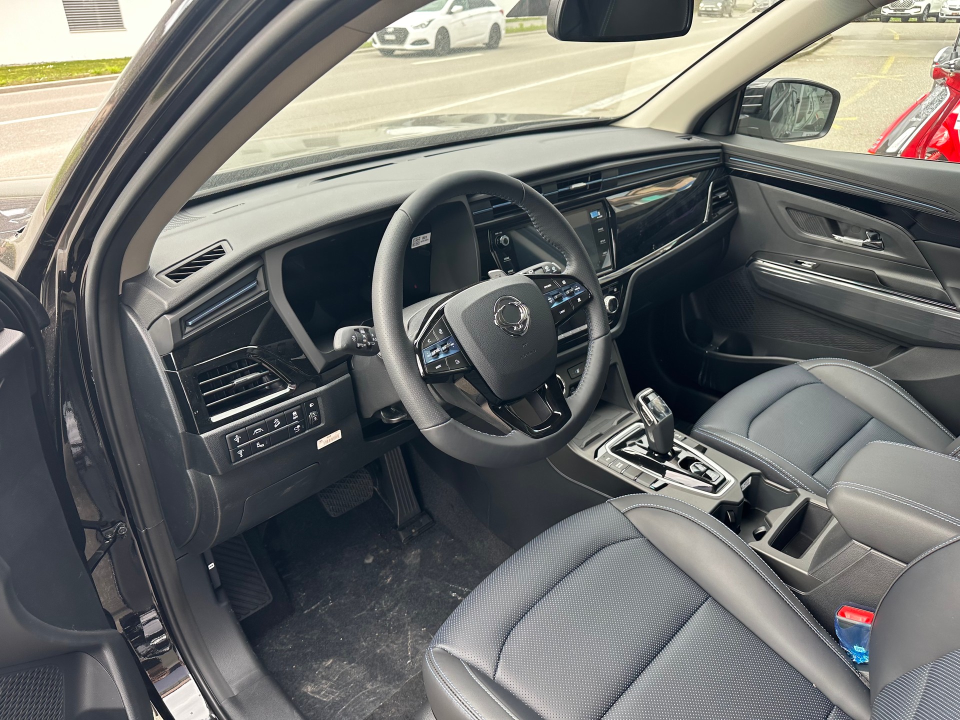 KGM-SsangYong Korando eMotion Titanium-image-4