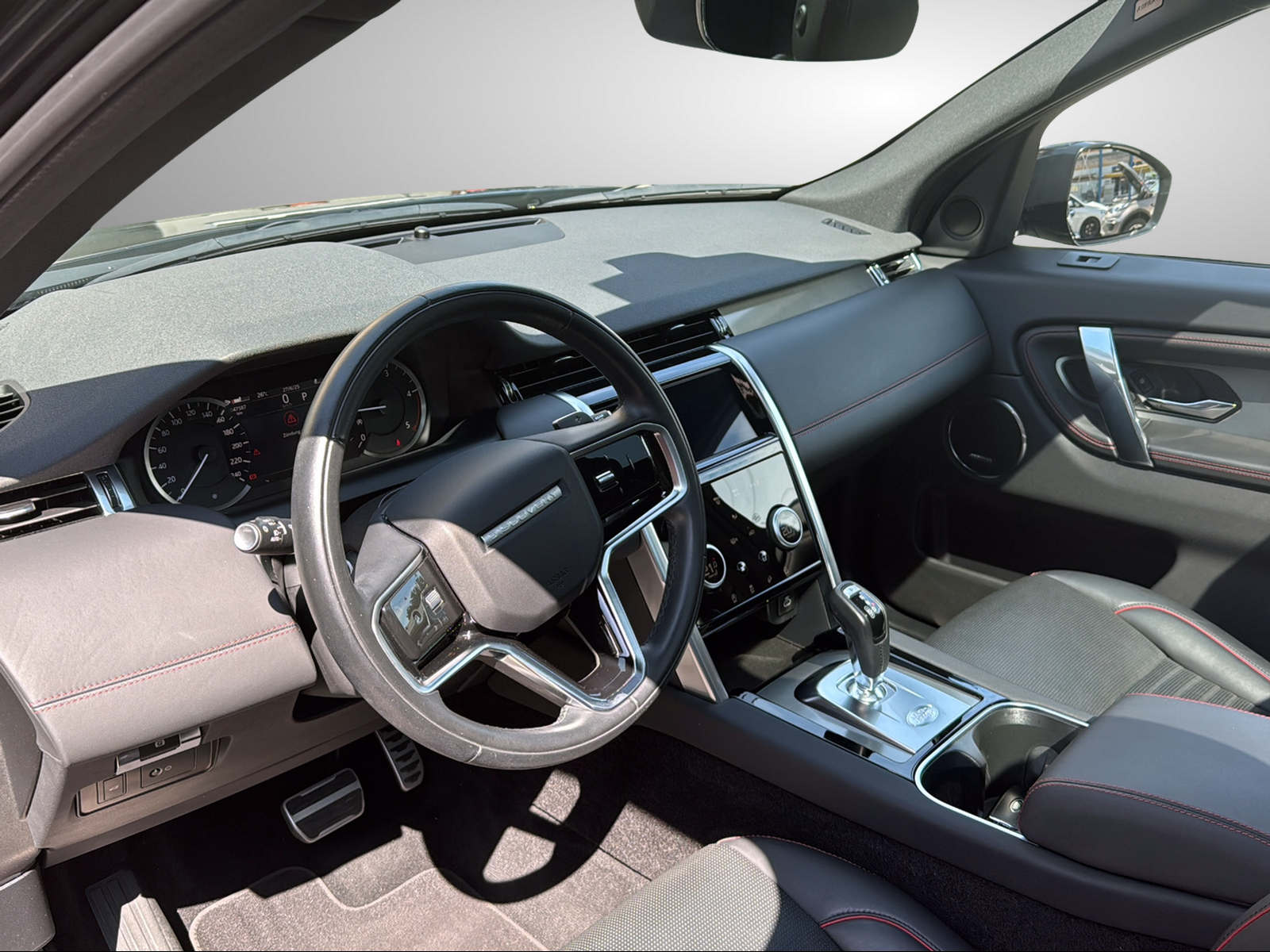 LAND ROVER Discovery Sport D200 2.0D TD4 MHEV HSE AT9-image-4