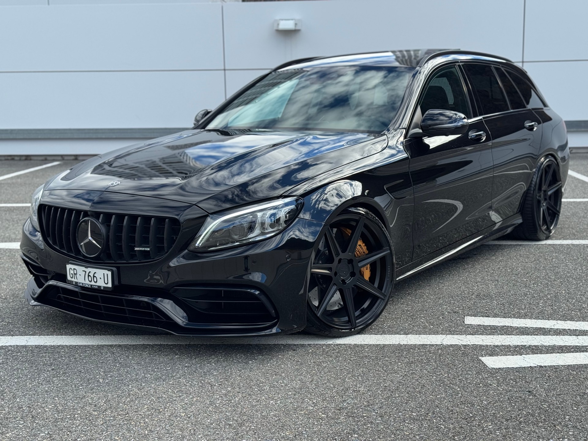 MERCEDES-BENZ C 63 S AMG Yellow Night Edition