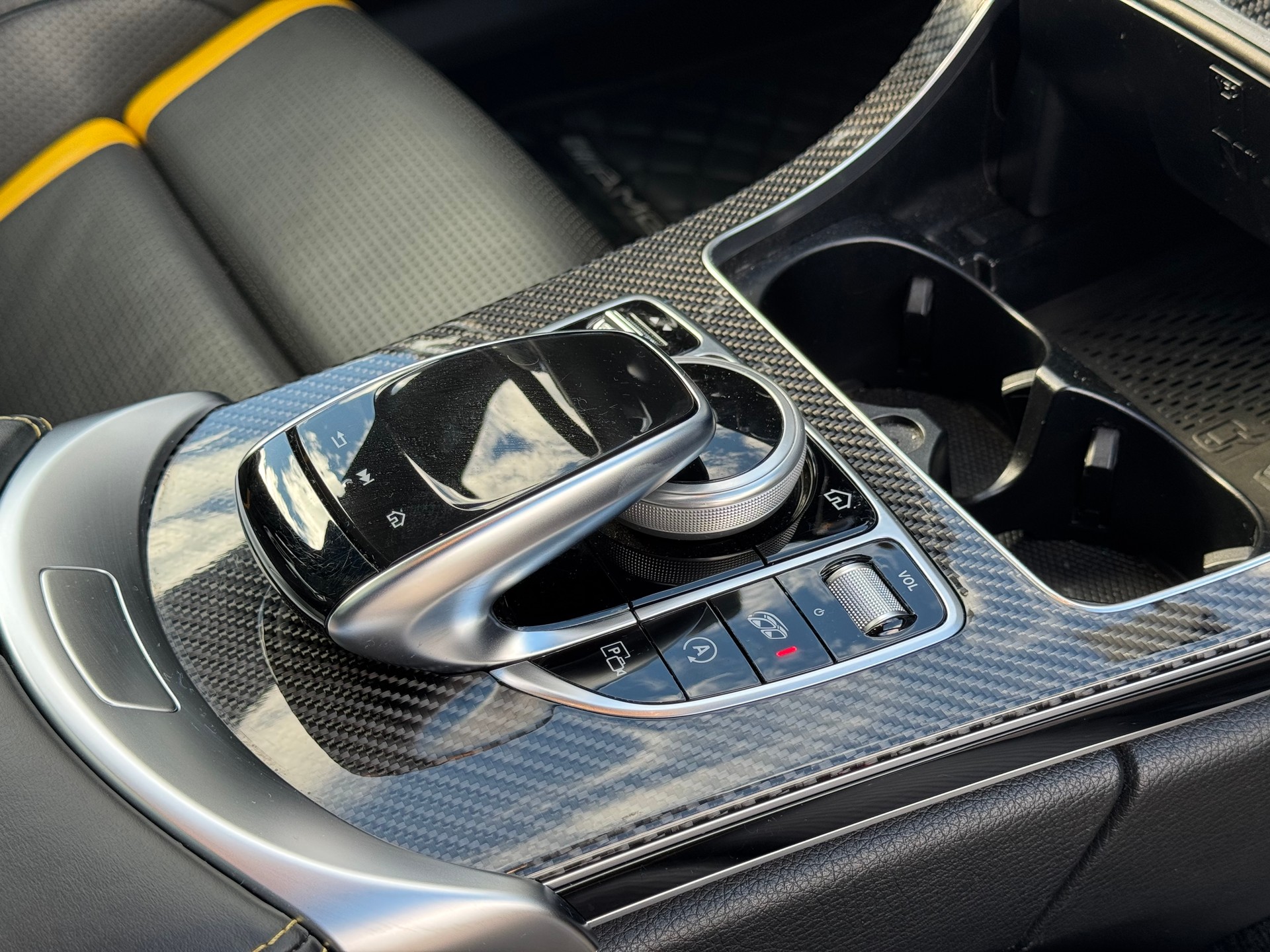 MERCEDES-BENZ C 63 S AMG Yellow Night Edition-image-23