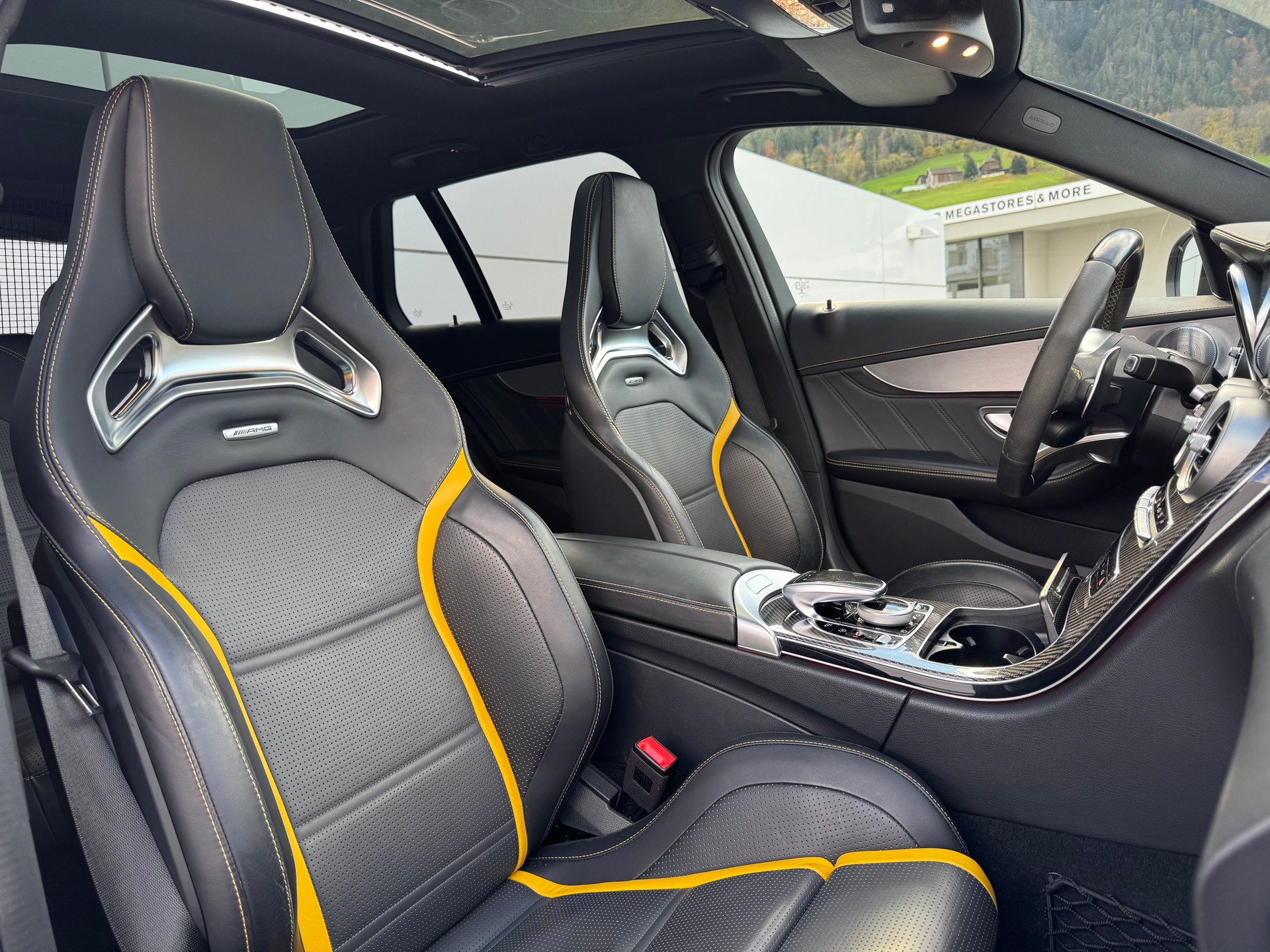 MERCEDES-BENZ C 63 S AMG Yellow Night Edition-image-22