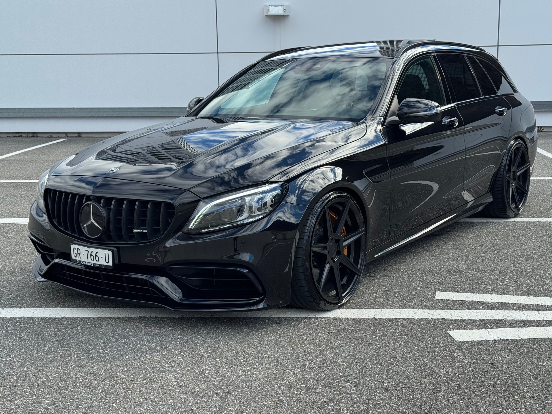 MERCEDES-BENZ C 63 S AMG Yellow Night Edition-showroom-element-1