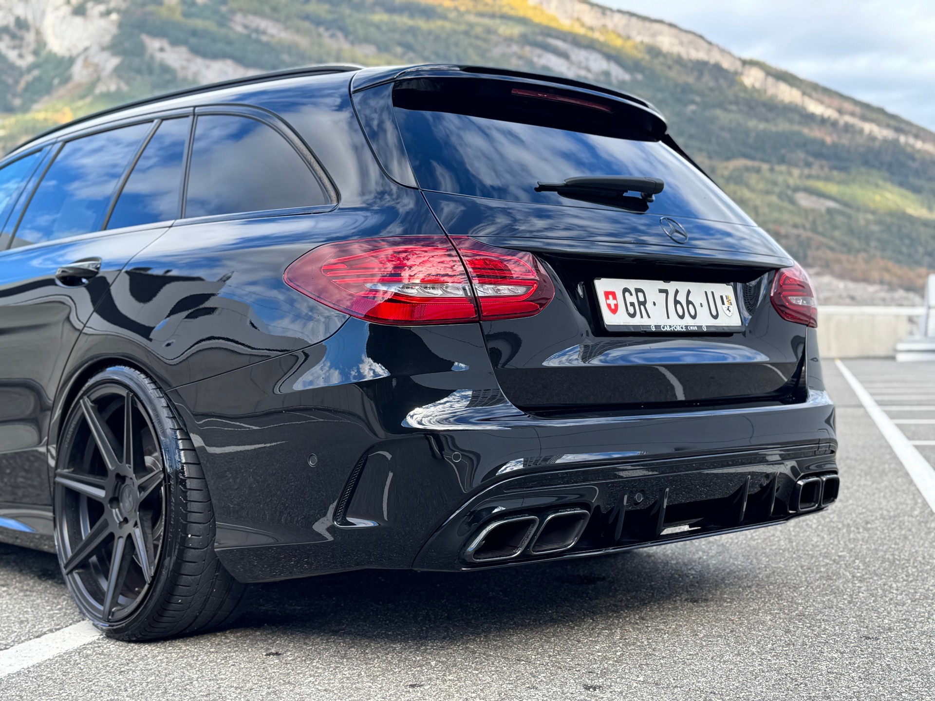 MERCEDES-BENZ C 63 S AMG Yellow Night Edition-image-12