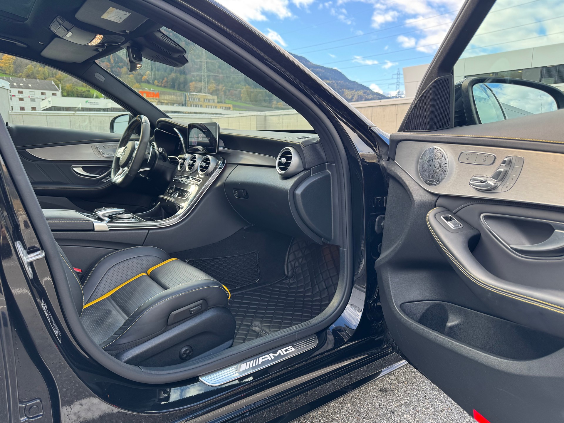 MERCEDES-BENZ C 63 S AMG Yellow Night Edition-image-20