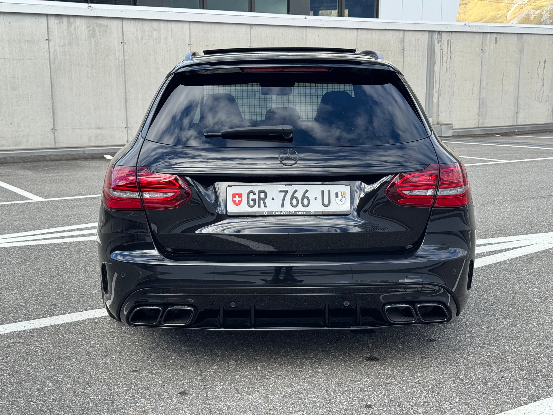 MERCEDES-BENZ C 63 S AMG Yellow Night Edition-image-4