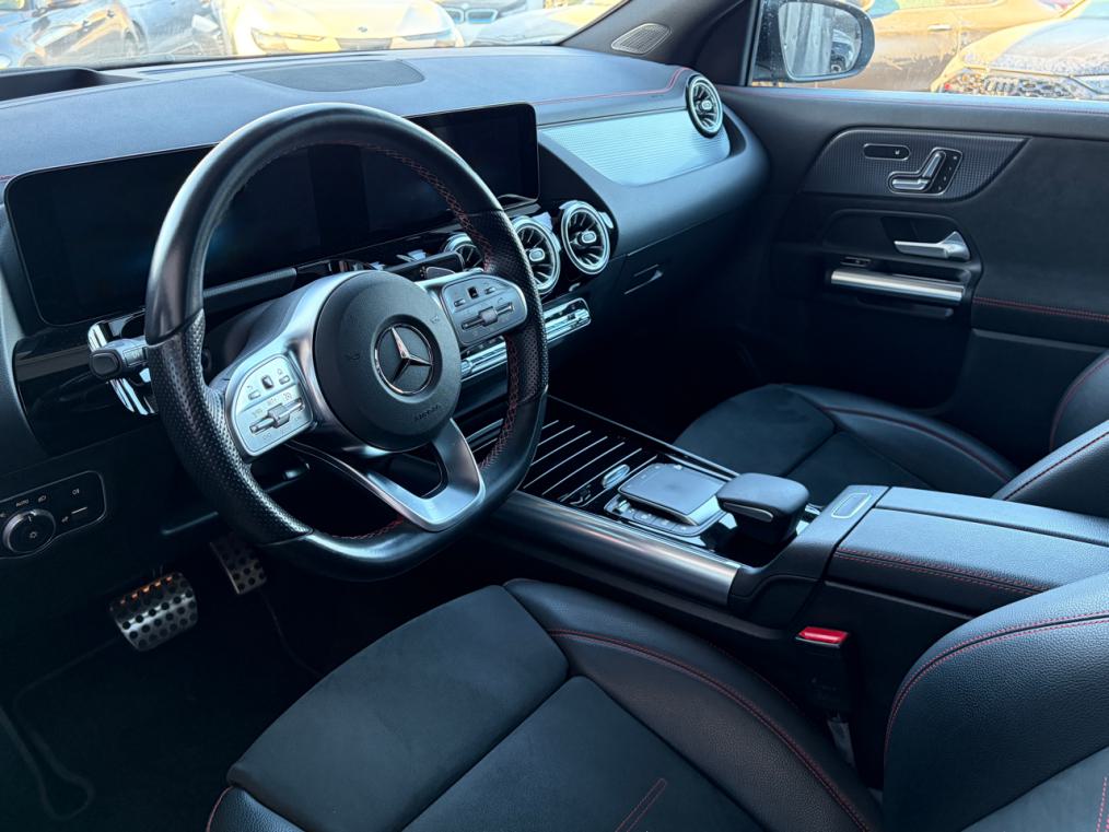MERCEDES-BENZ EQA 300 AMG Line 4Matic-image-3