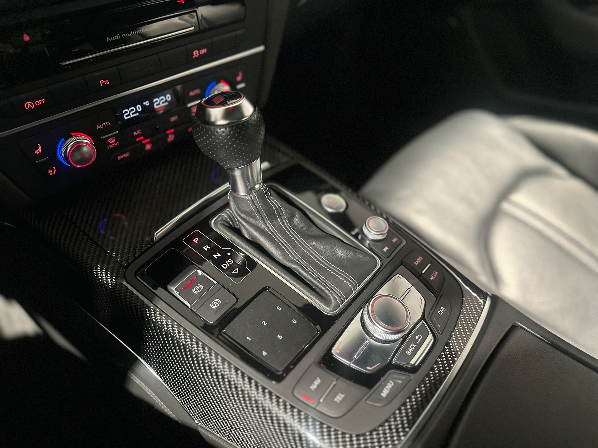 AUDI RS6 Avant 4.0 TFSI V8 DAYTONAGREY MATT-image-11