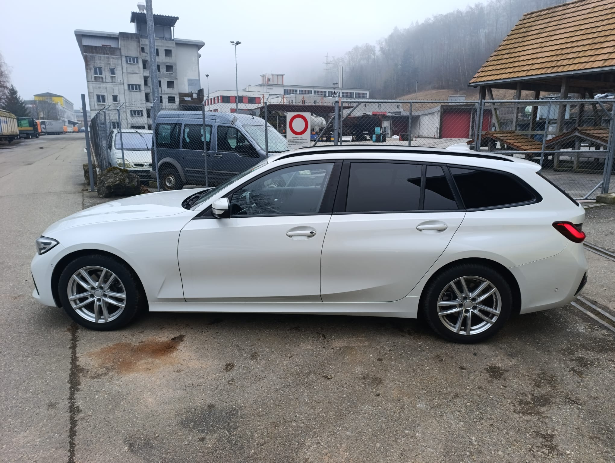 BMW 320d xDrive 48V Touring Steptronic — slika 5