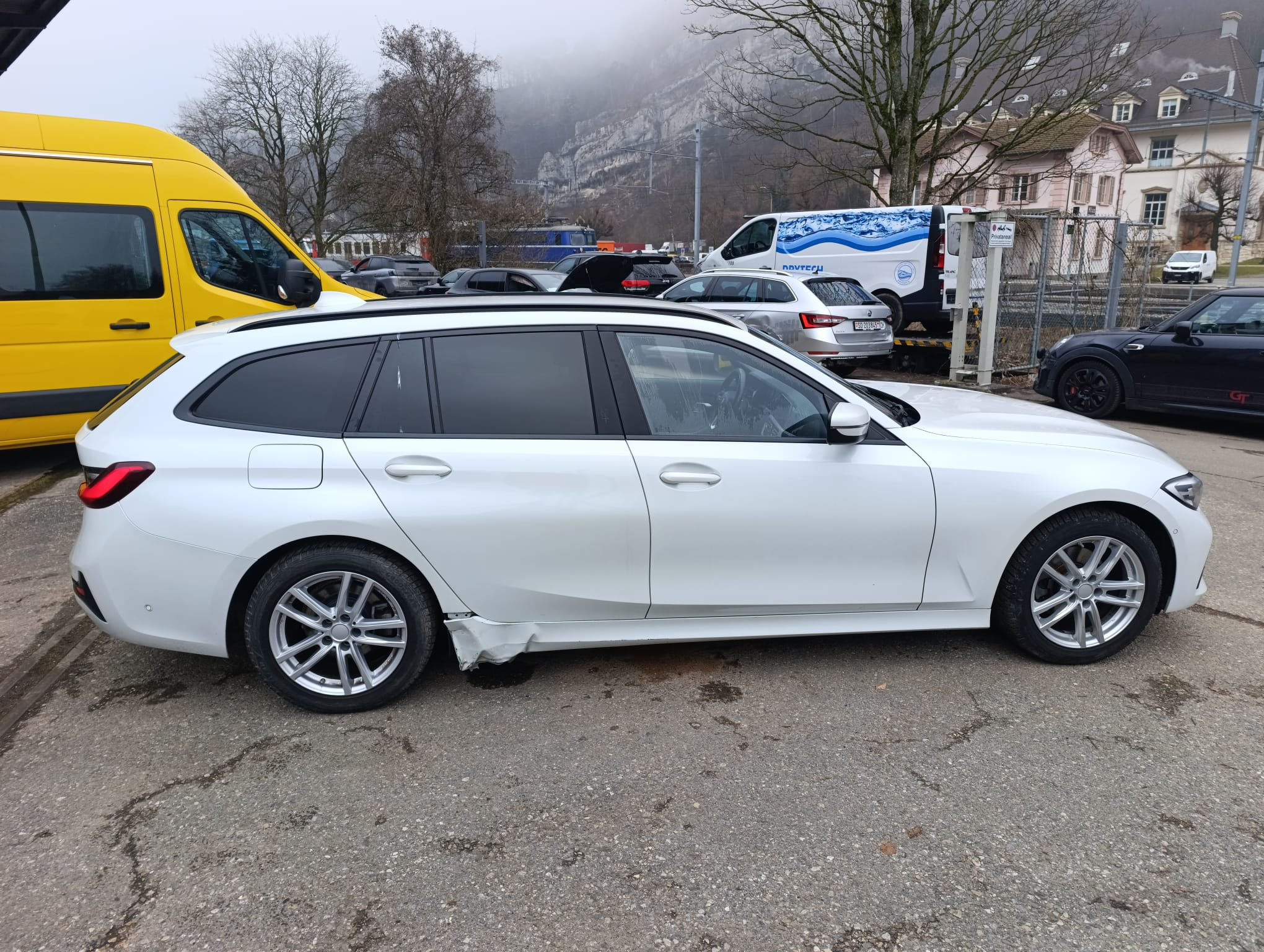 BMW 320d xDrive 48V Touring Steptronic — slika 3