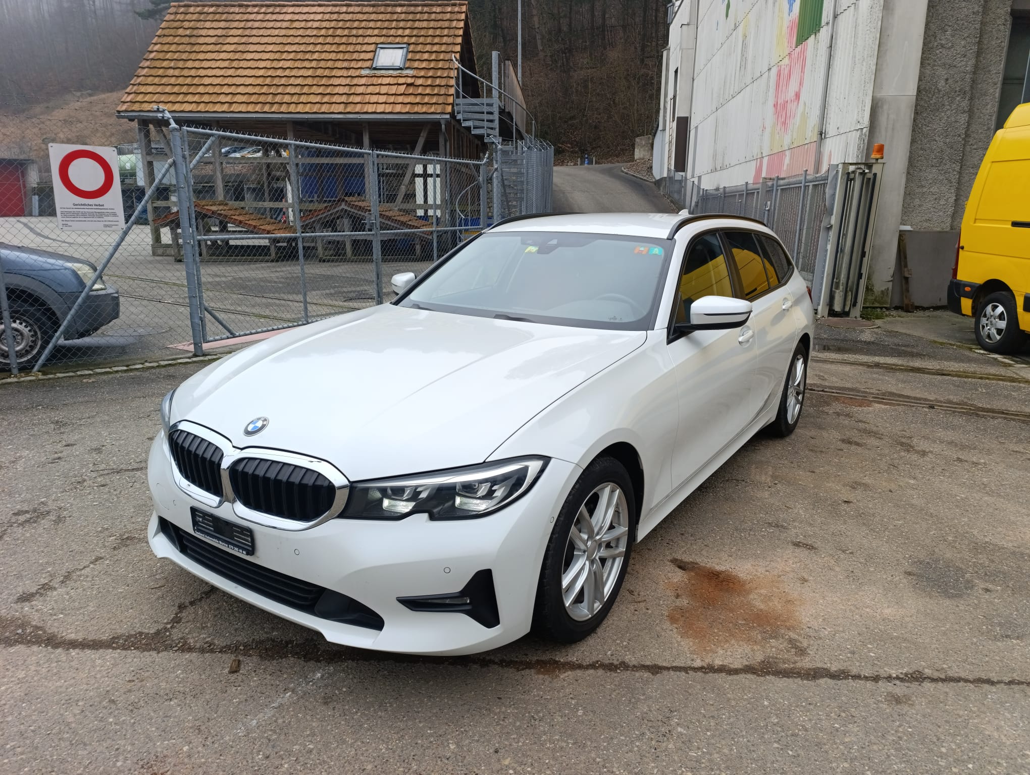 BMW 320d xDrive 48V Touring Steptronic — slika 2
