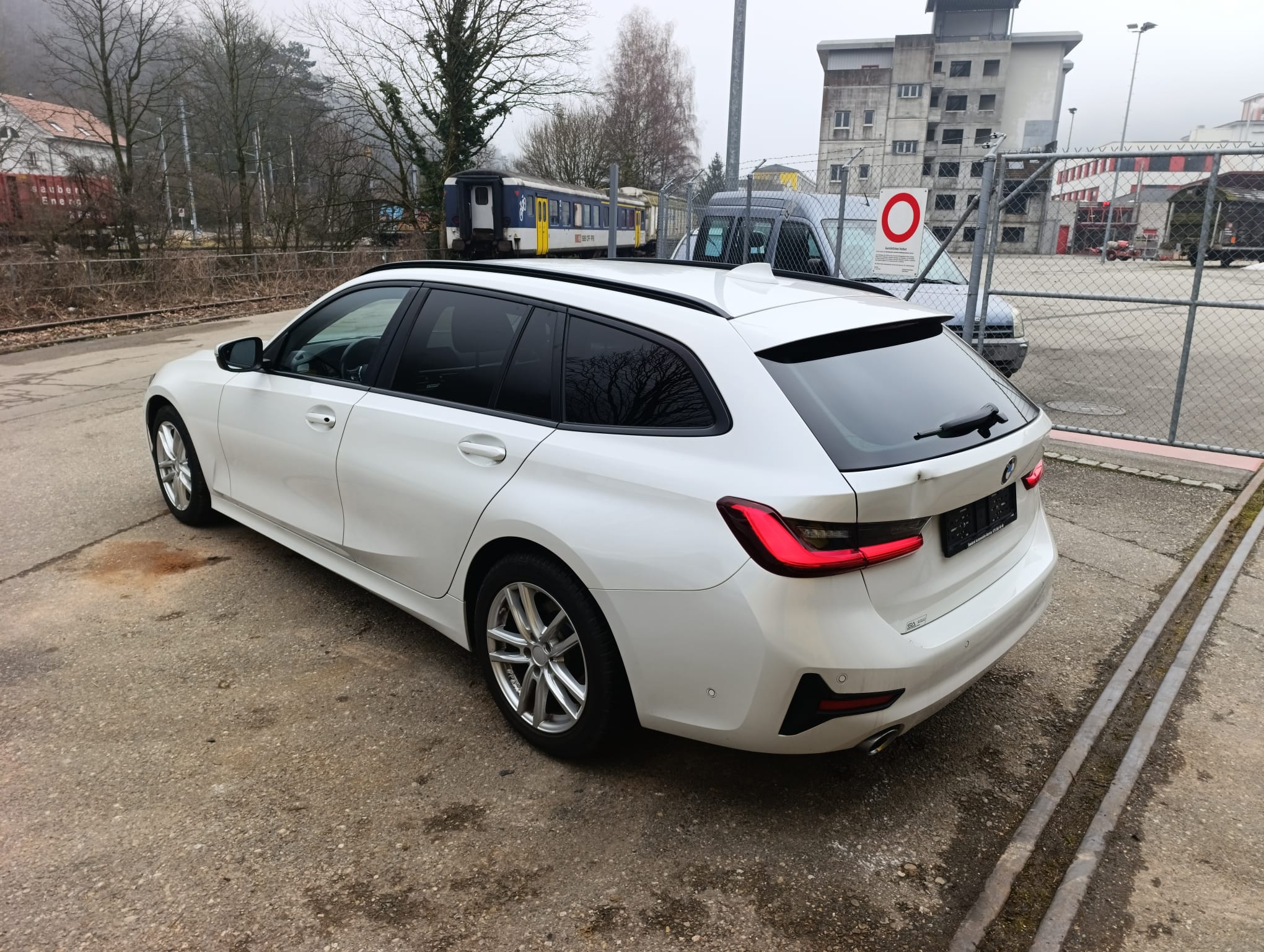 BMW 320d xDrive 48V Touring Steptronic — slika 6