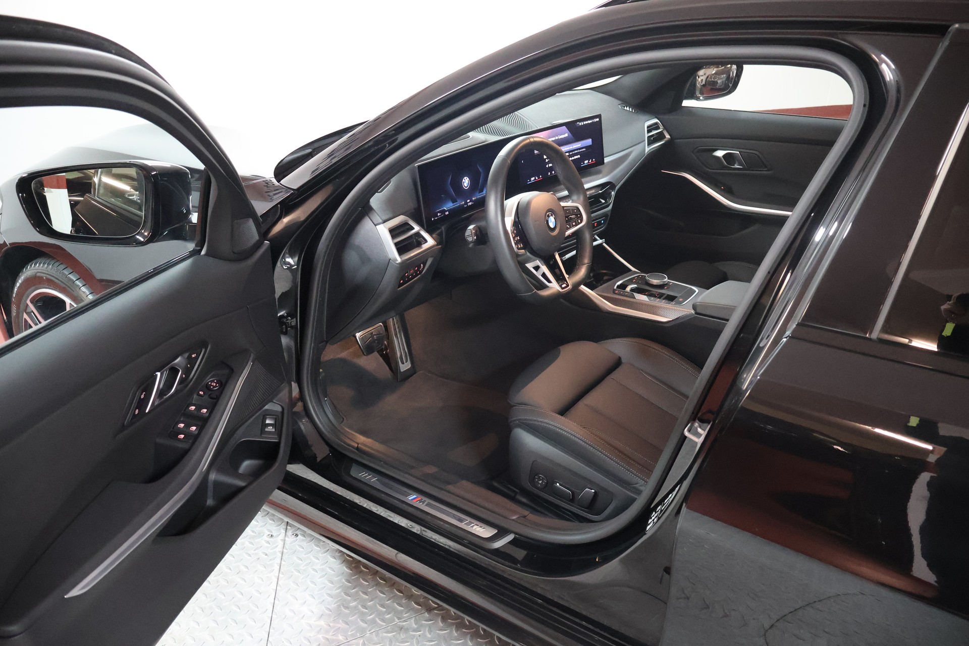 BMW 320d xDrive 48V Touring Steptronic M Sport-image-6