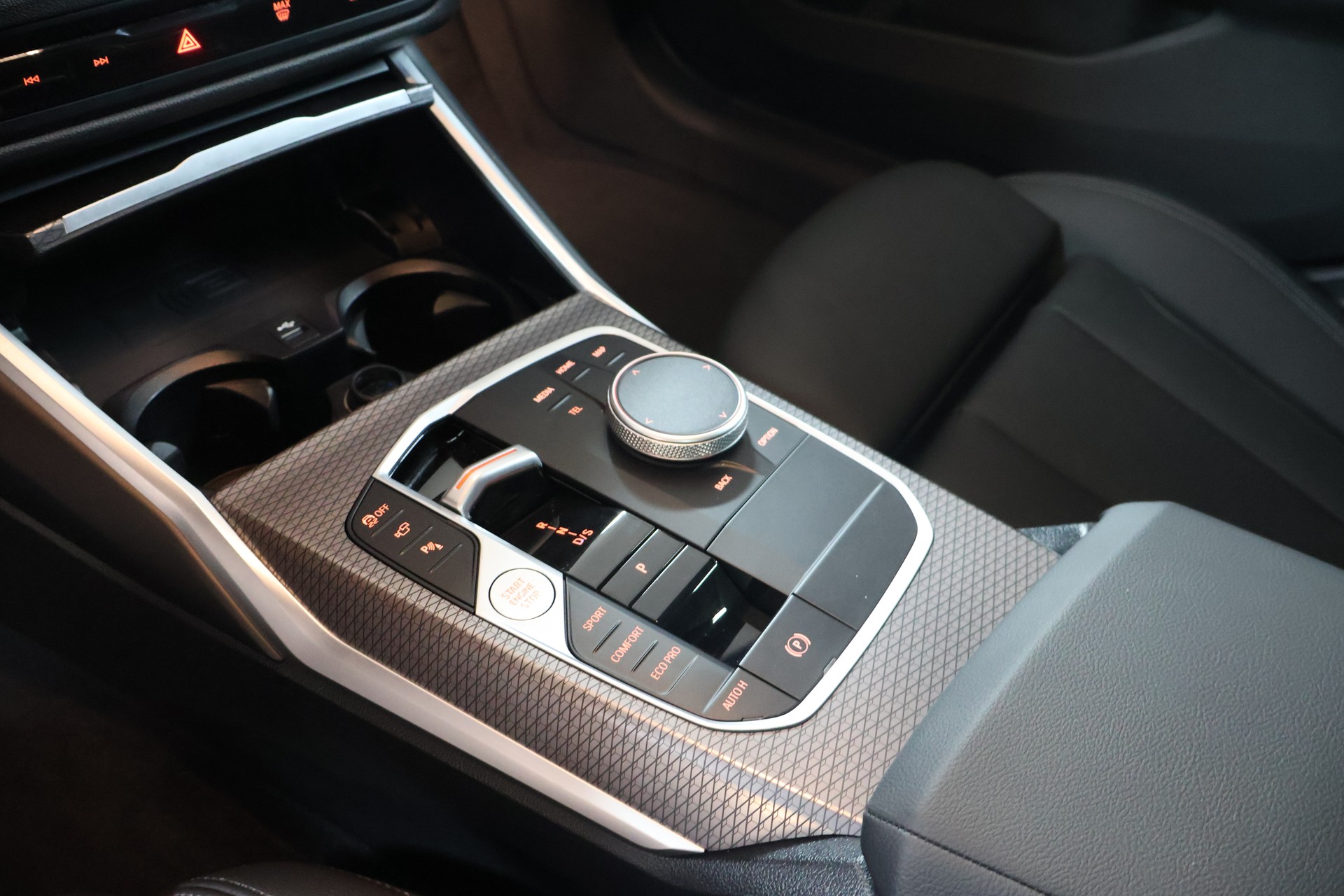 BMW 320d xDrive 48V Touring Steptronic M Sport-image-12